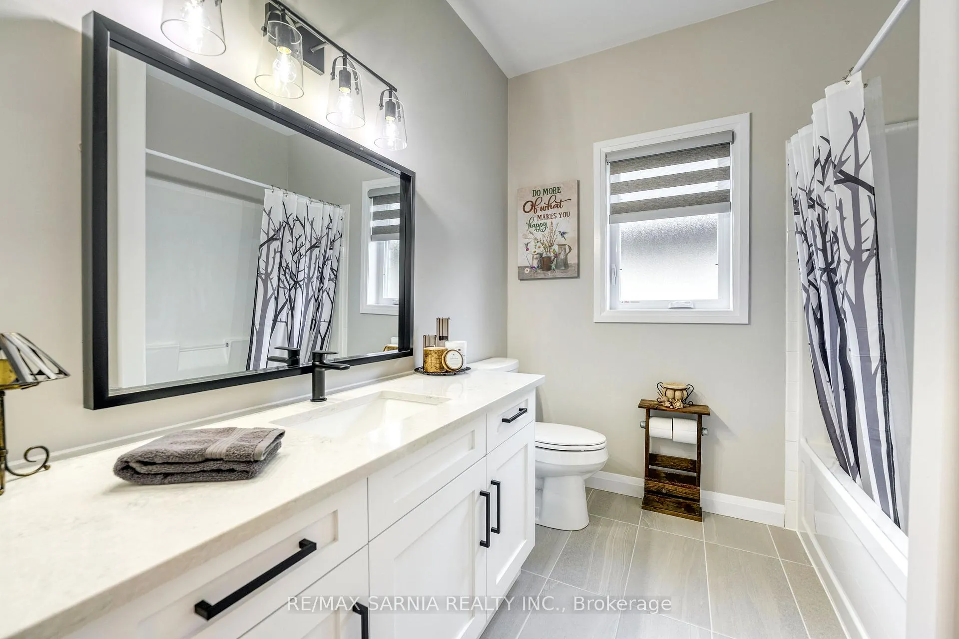 Photo 3 of 393 Bayhill Drive, St. Clair — HOMEH