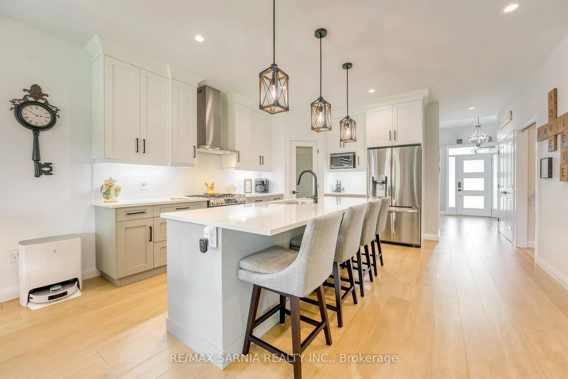 Photo 9 of 393 Bayhill Drive, St. Clair — HOMEH