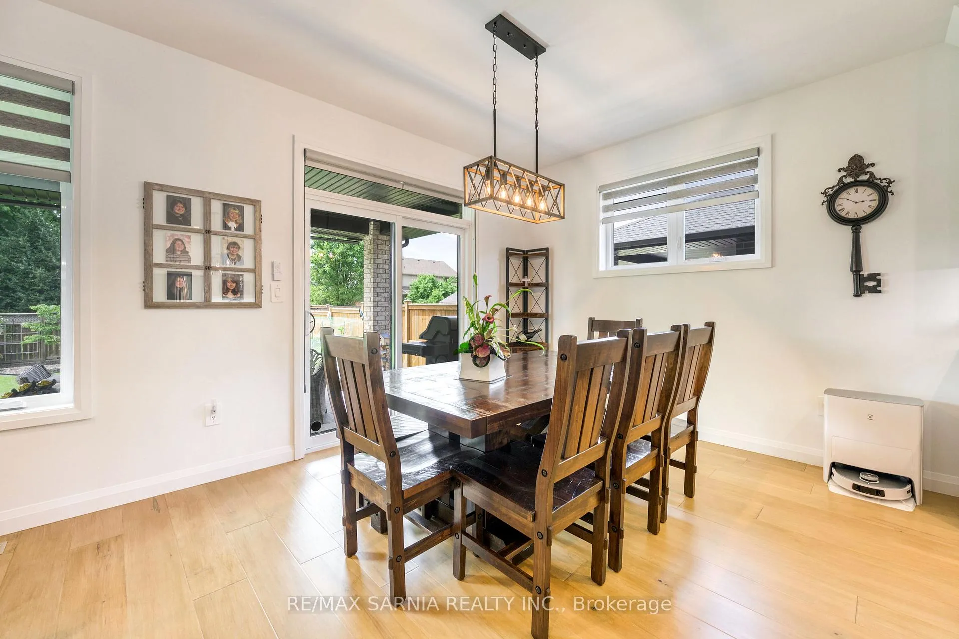 Photo 10 of 393 Bayhill Drive, St. Clair — HOMEH