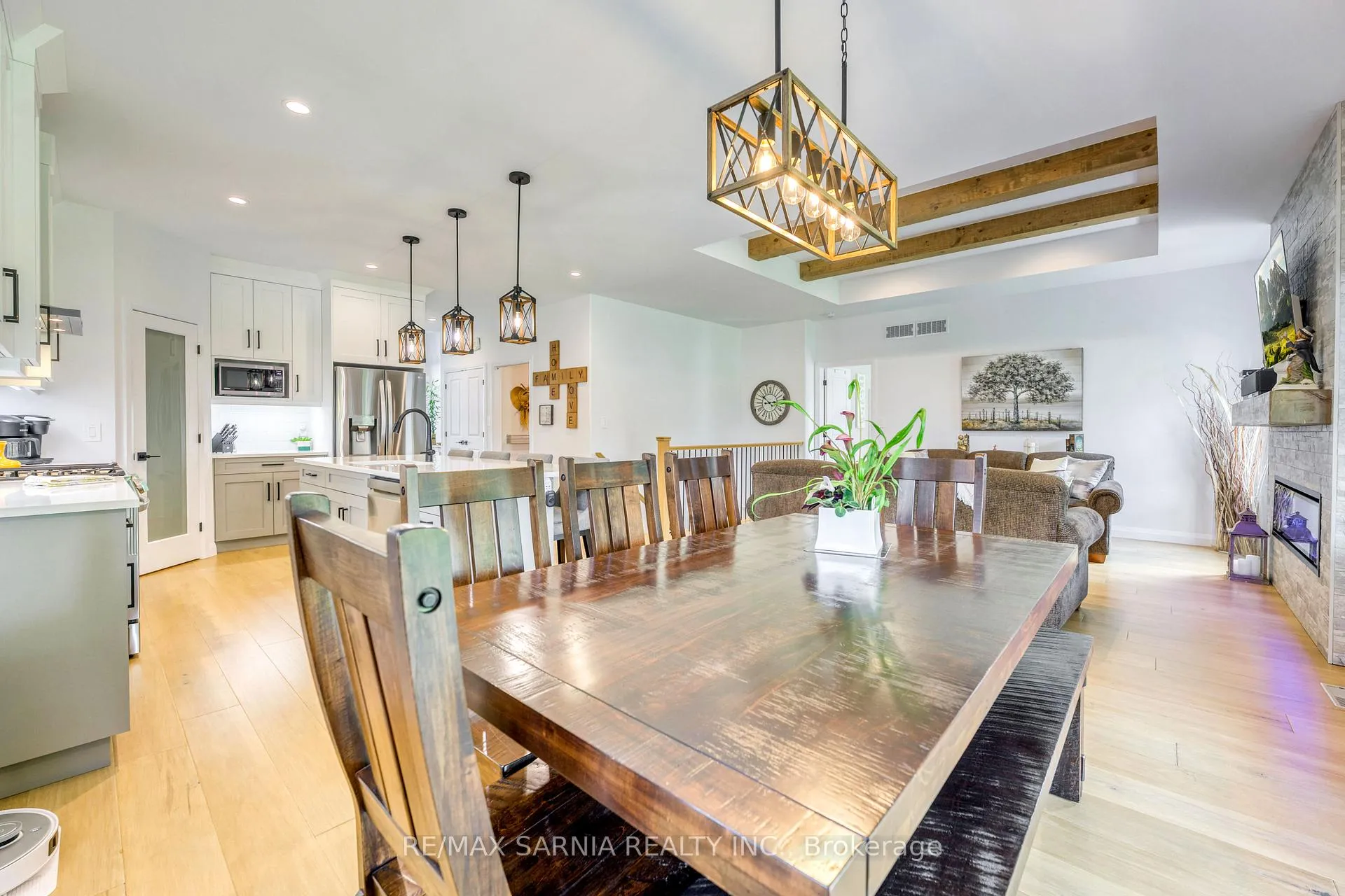 Photo 12 of 393 Bayhill Drive, St. Clair — HOMEH