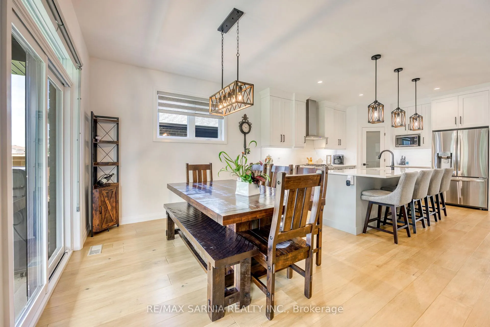 Photo 13 of 393 Bayhill Drive, St. Clair — HOMEH
