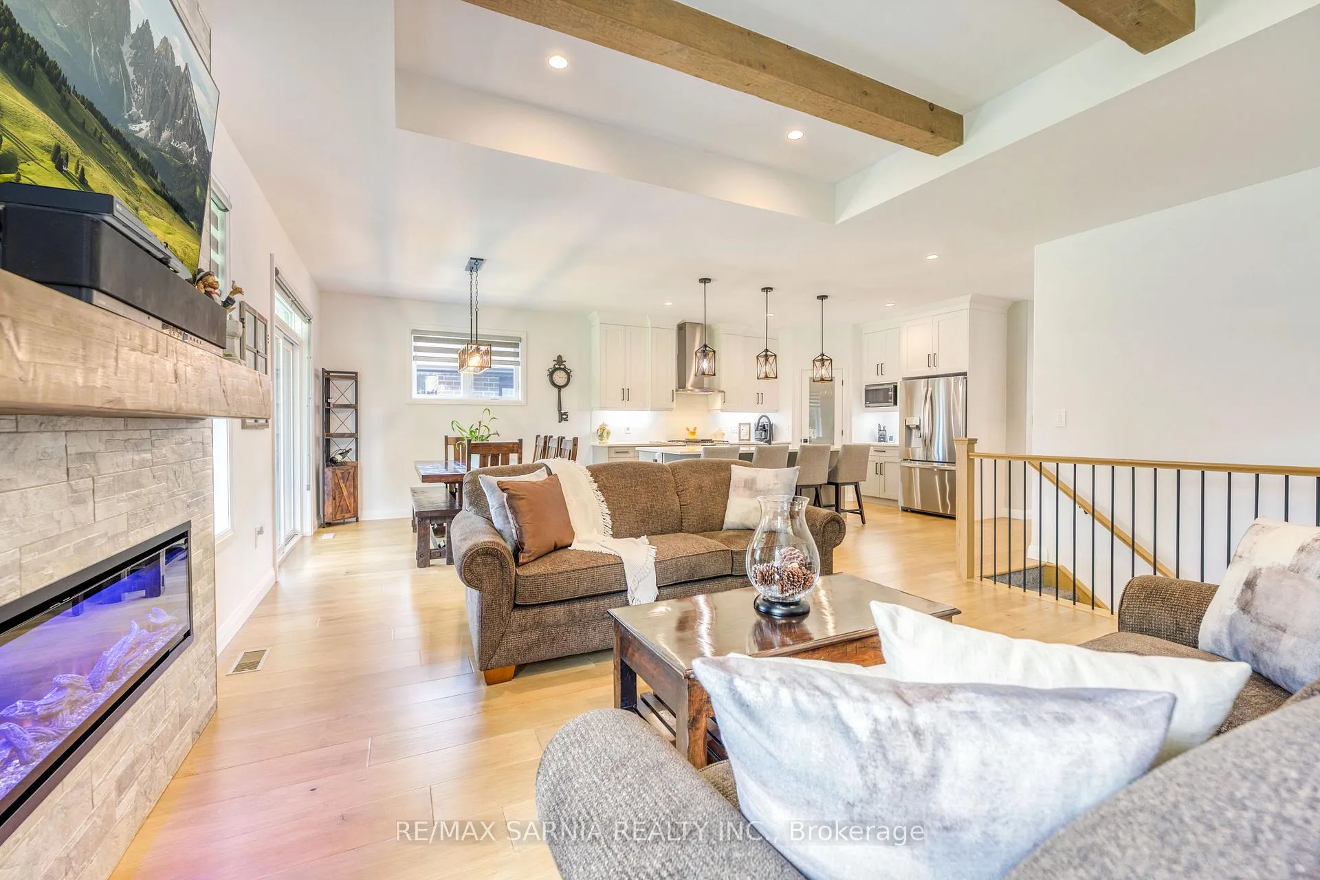 Photo 15 of 393 Bayhill Drive, St. Clair — HOMEH