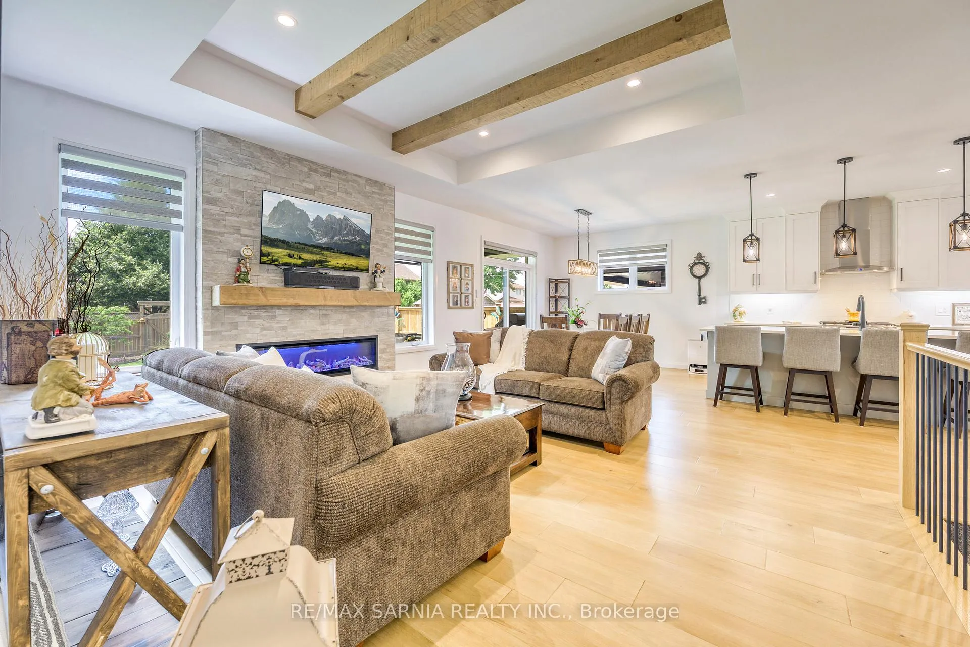 Photo 16 of 393 Bayhill Drive, St. Clair — HOMEH