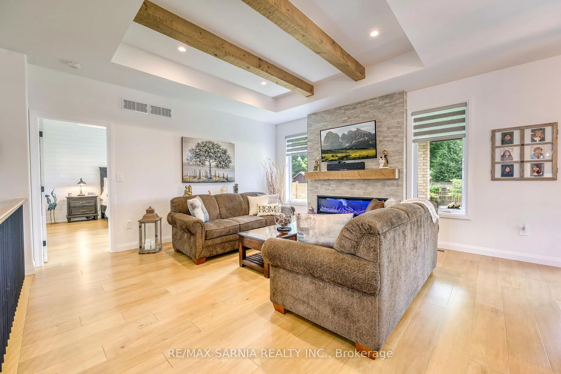 Photo 17 of 393 Bayhill Drive, St. Clair — HOMEH