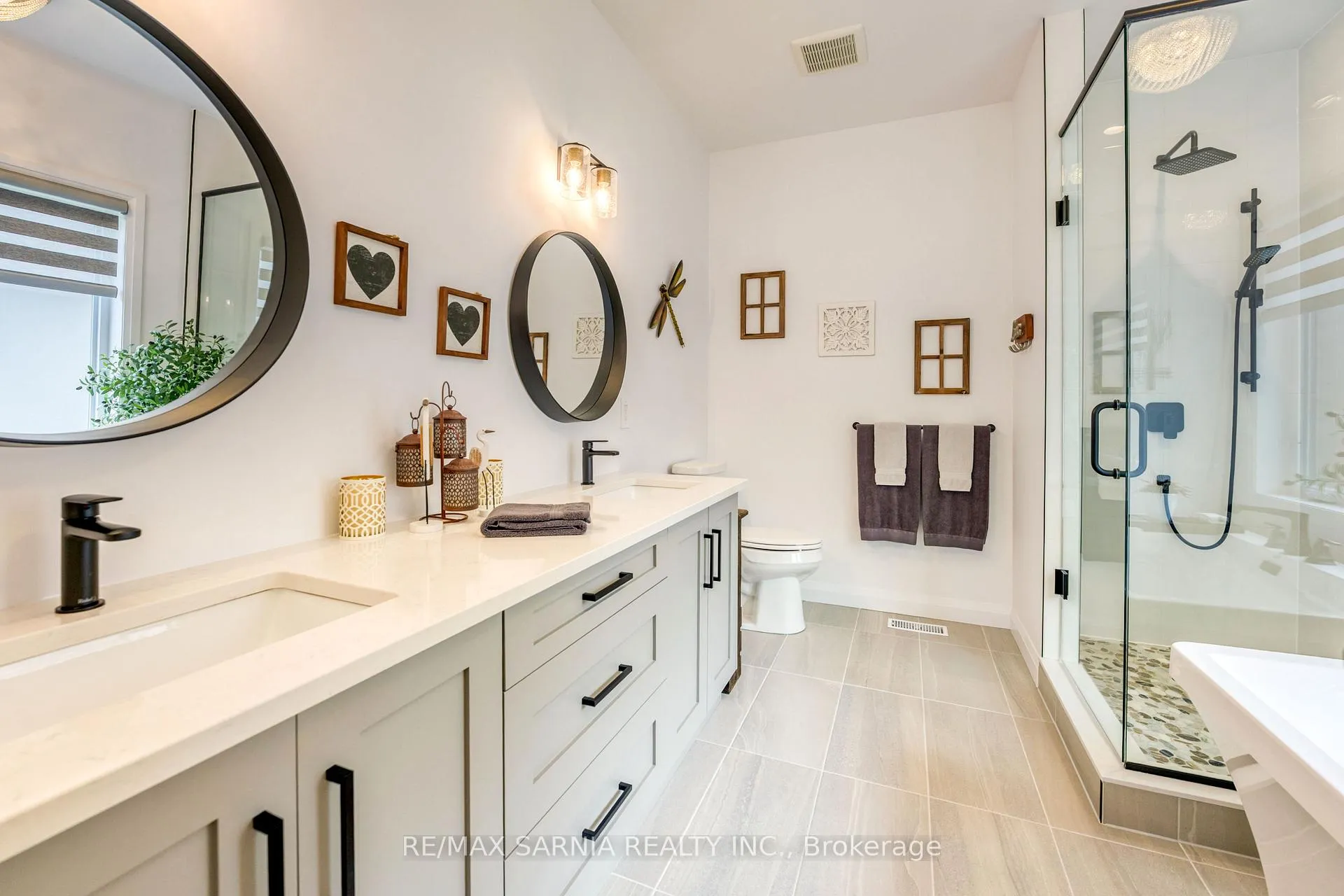 Photo 19 of 393 Bayhill Drive, St. Clair — HOMEH