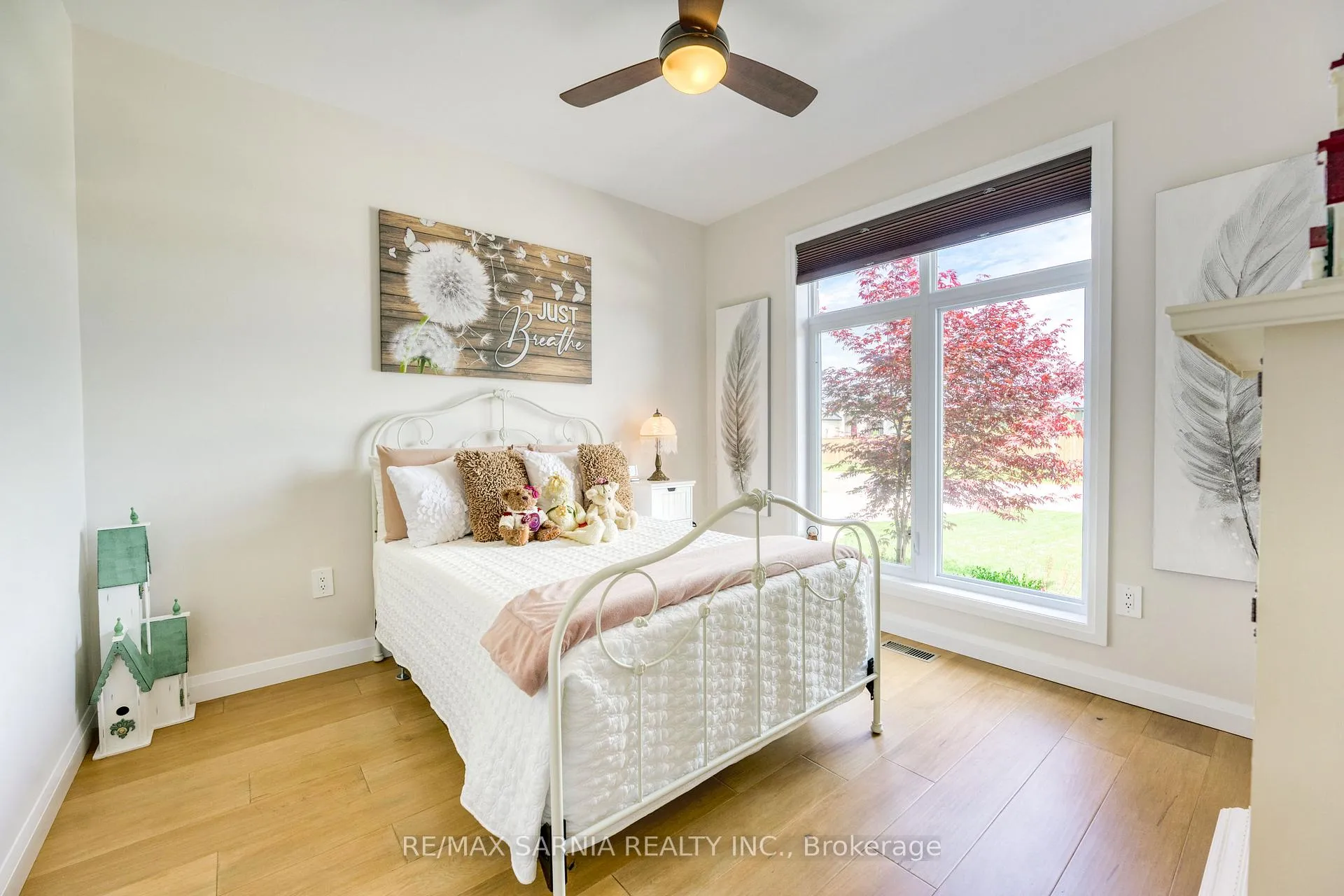 Photo 21 of 393 Bayhill Drive, St. Clair — HOMEH