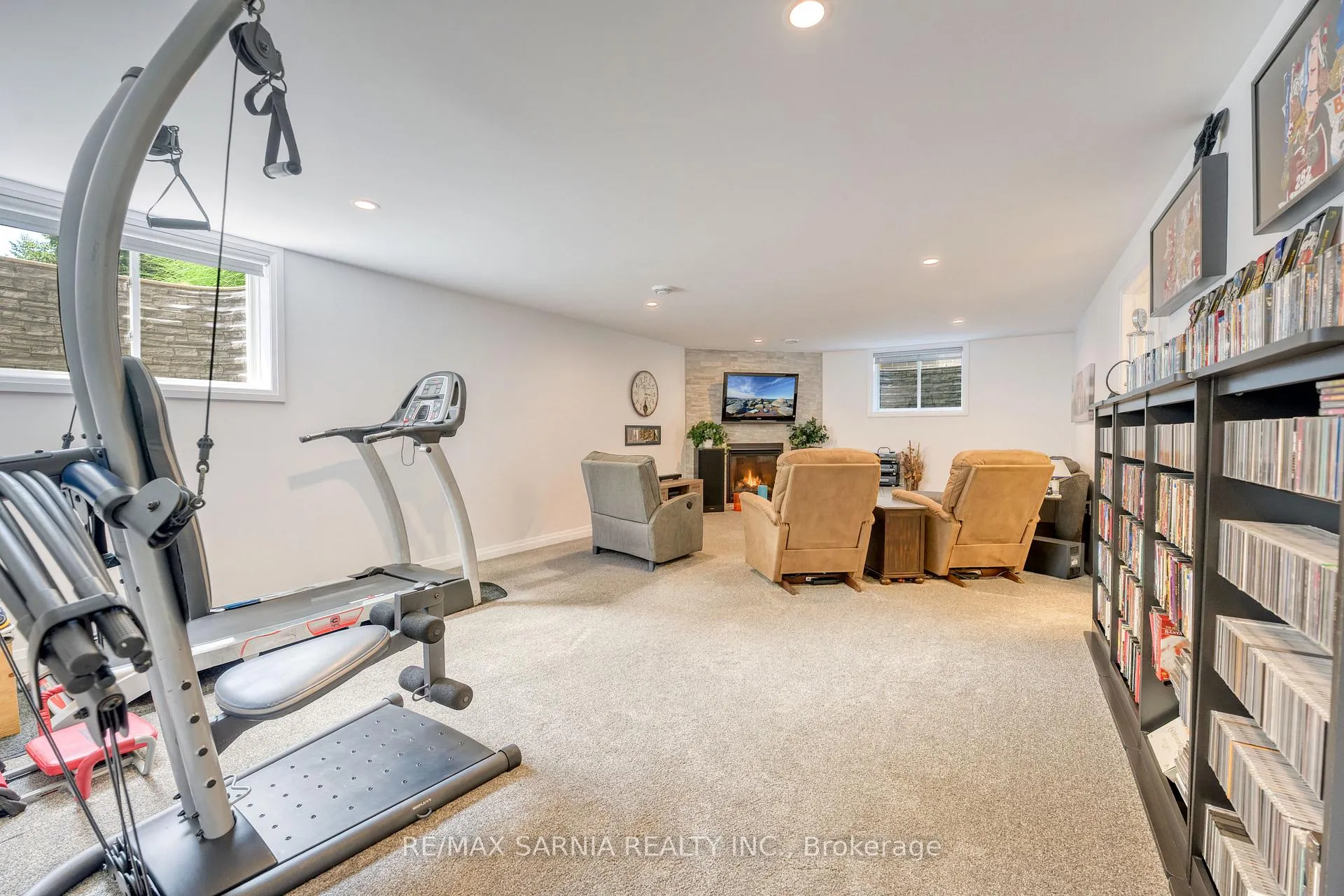Photo 22 of 393 Bayhill Drive, St. Clair — HOMEH