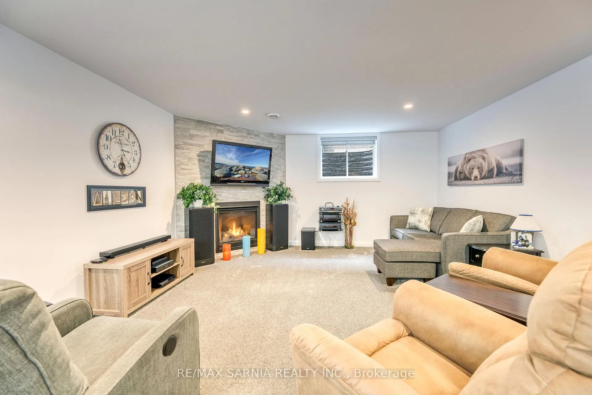 Photo 23 of 393 Bayhill Drive, St. Clair — HOMEH