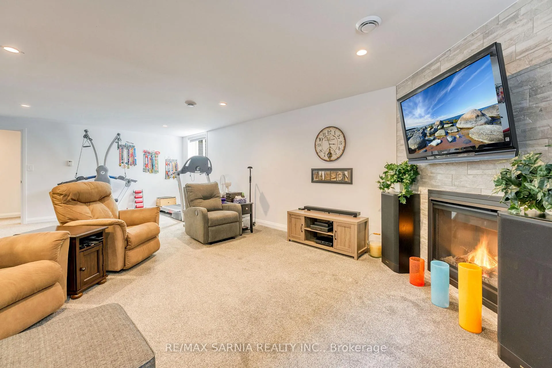 Photo 24 of 393 Bayhill Drive, St. Clair — HOMEH