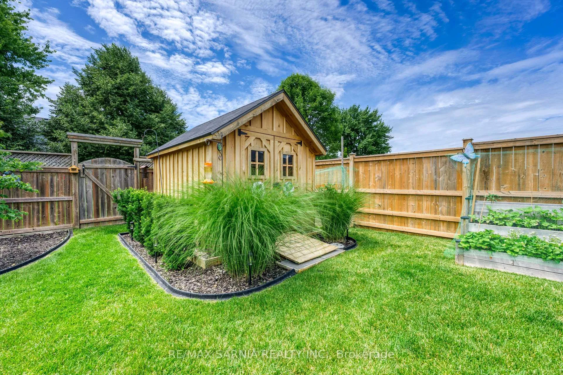 Photo 34 of 393 Bayhill Drive, St. Clair — HOMEH