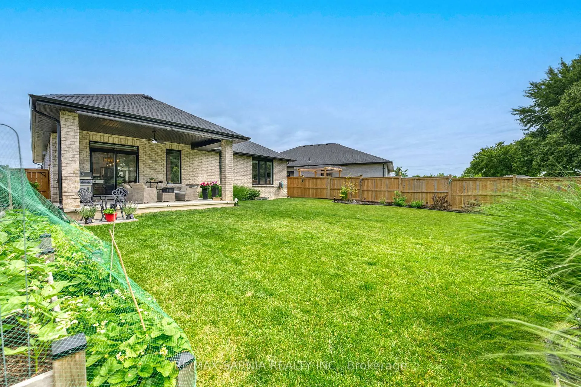 Photo 35 of 393 Bayhill Drive, St. Clair — HOMEH