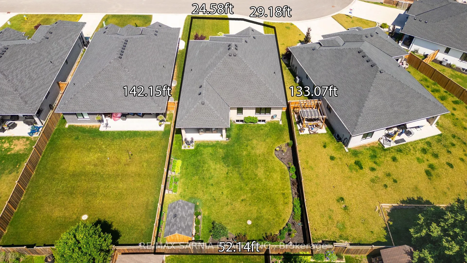 Photo 43 of 393 Bayhill Drive, St. Clair — HOMEH