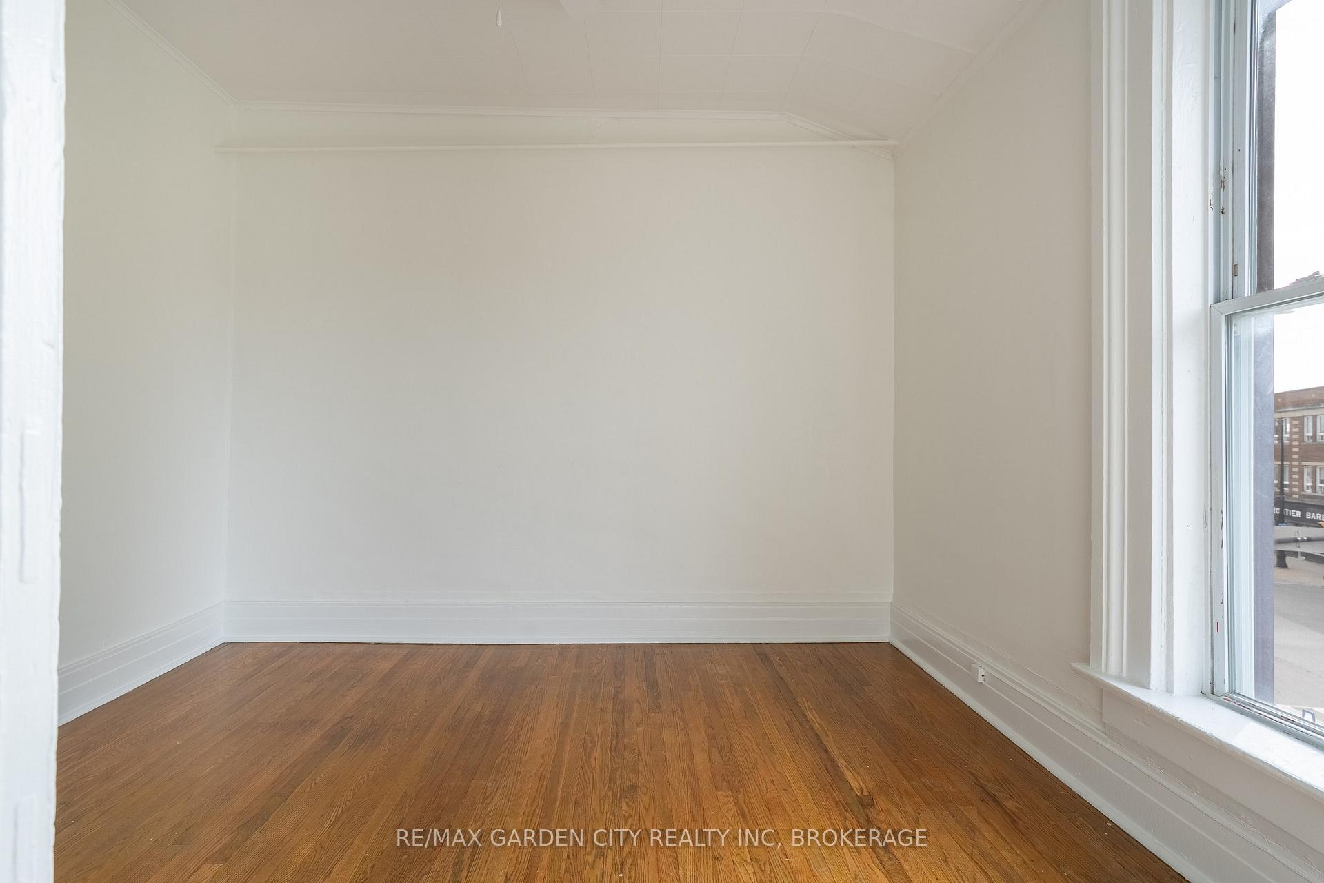 Photo 3 of Unit 3, 22 St. Paul Street, St. Catharines, Downtown — HOMEH