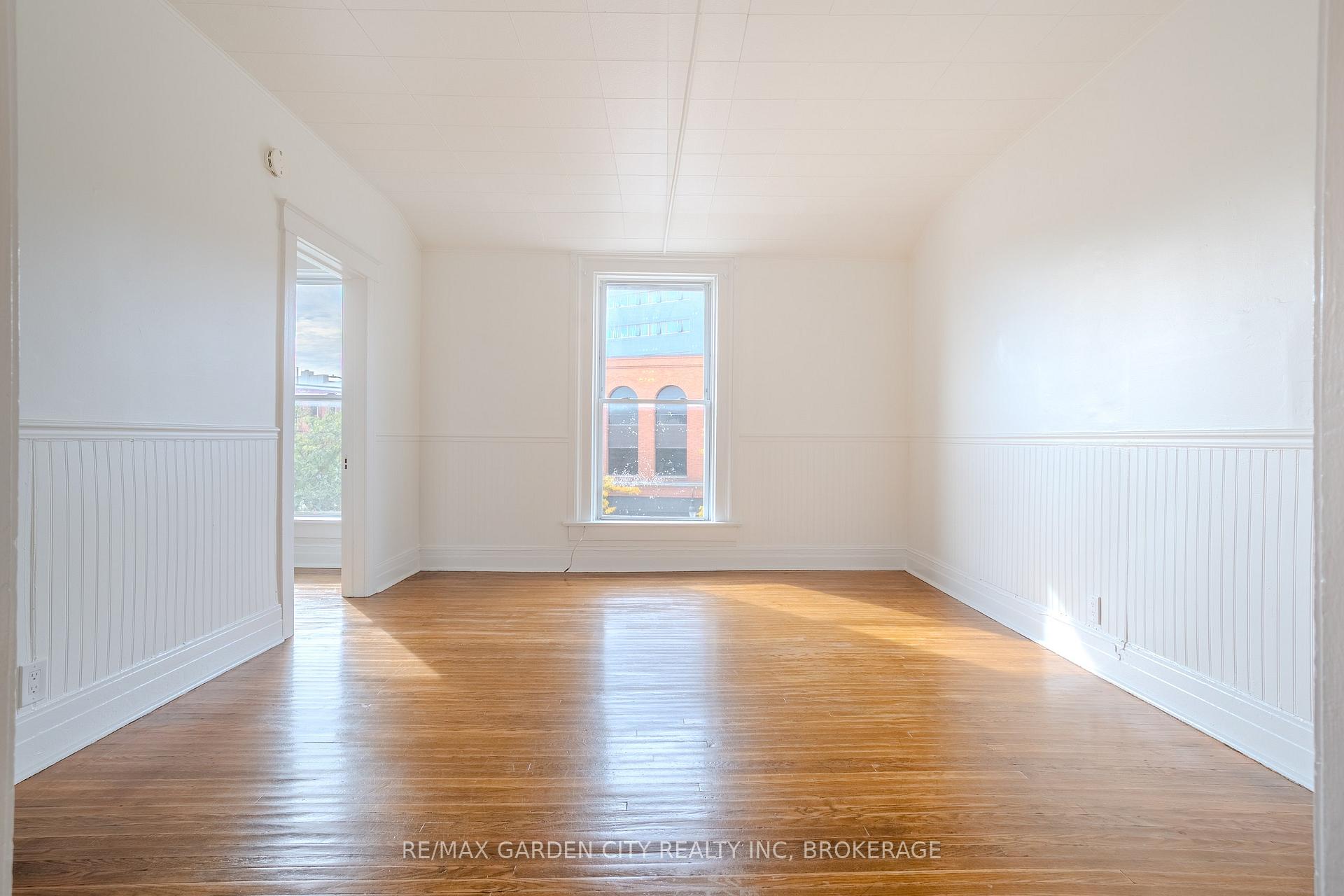Photo 5 of Unit 3, 22 St. Paul Street, St. Catharines, Downtown — HOMEH