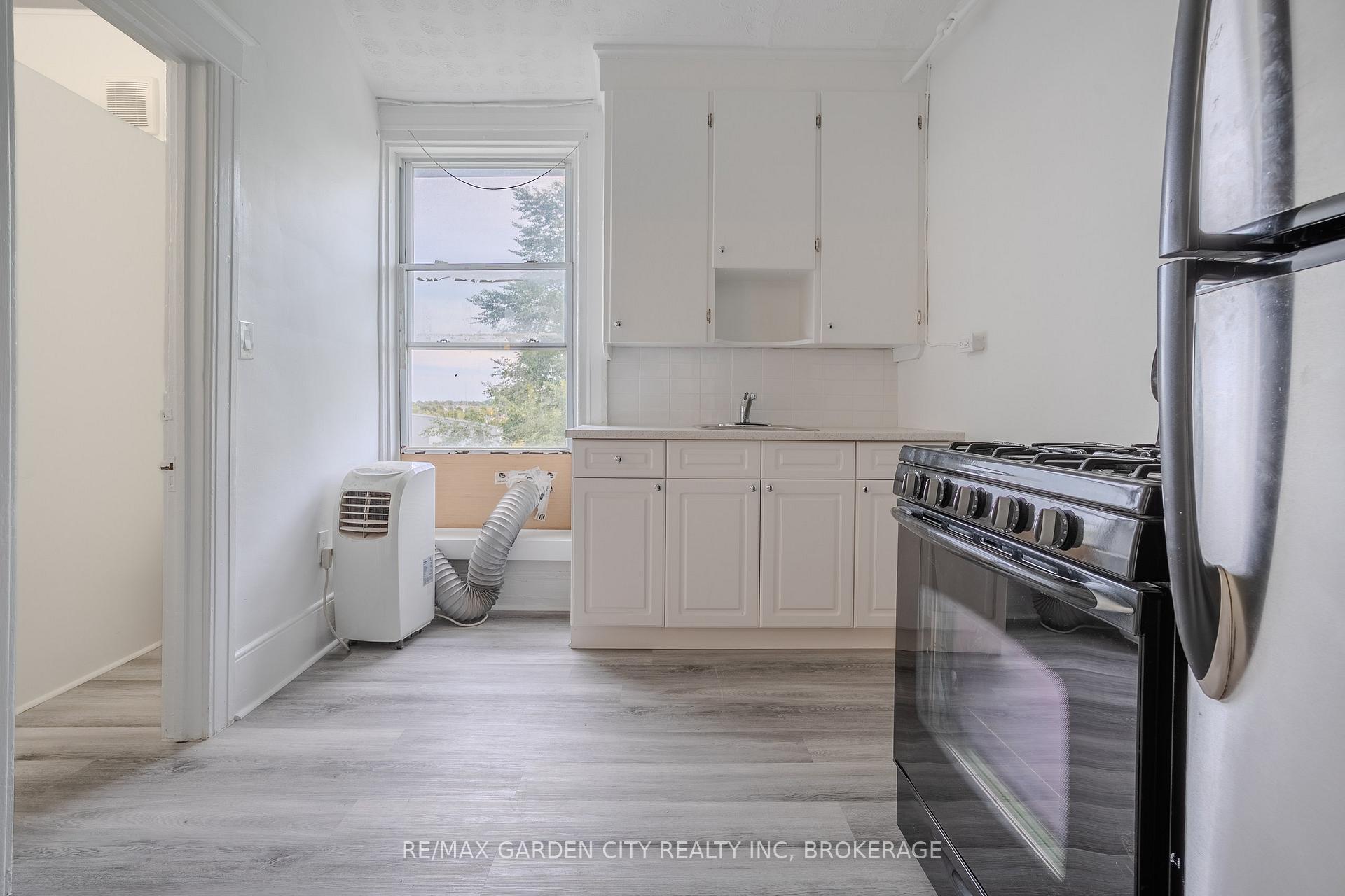 Photo 12 of Unit 3, 22 St. Paul Street, St. Catharines, Downtown — HOMEH