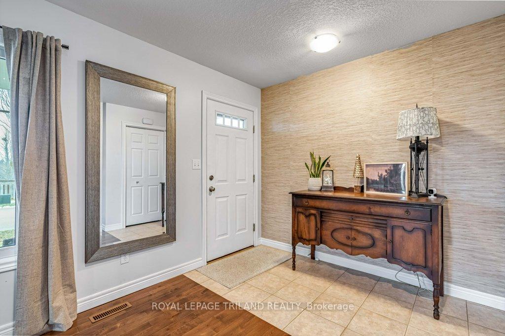 Photo 4 of 14 Penhale Avenue N, St. Thomas — HOMEH