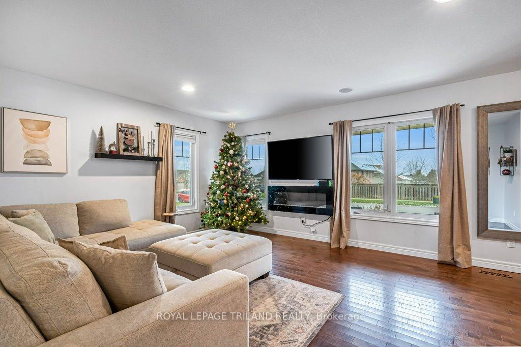 Photo 7 of 14 Penhale Avenue N, St. Thomas — HOMEH
