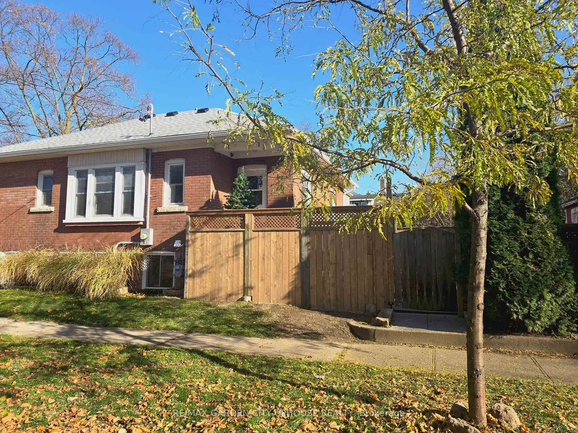 Photo 2 of 168 Russell Avenue, St. Catharines, Downtown — HOMEH