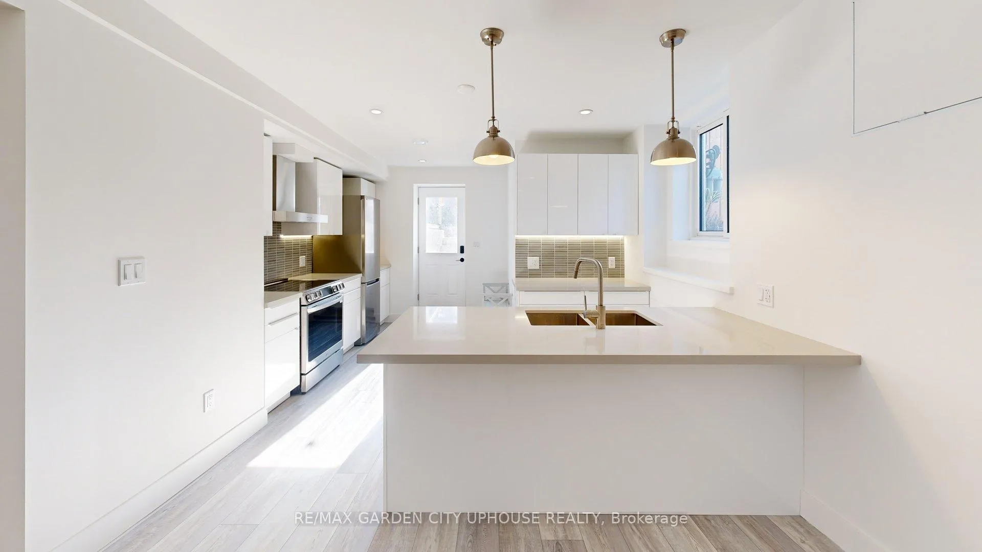 Photo 3 of 168 Russell Avenue, St. Catharines, Downtown — HOMEH