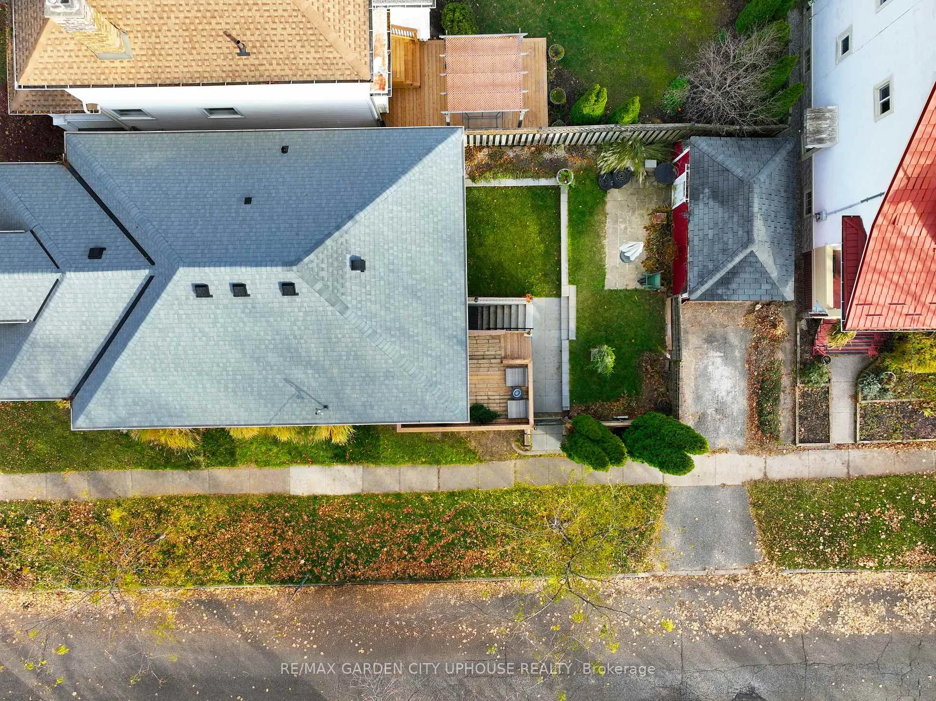 Photo 11 of 168 Russell Avenue, St. Catharines, Downtown — HOMEH