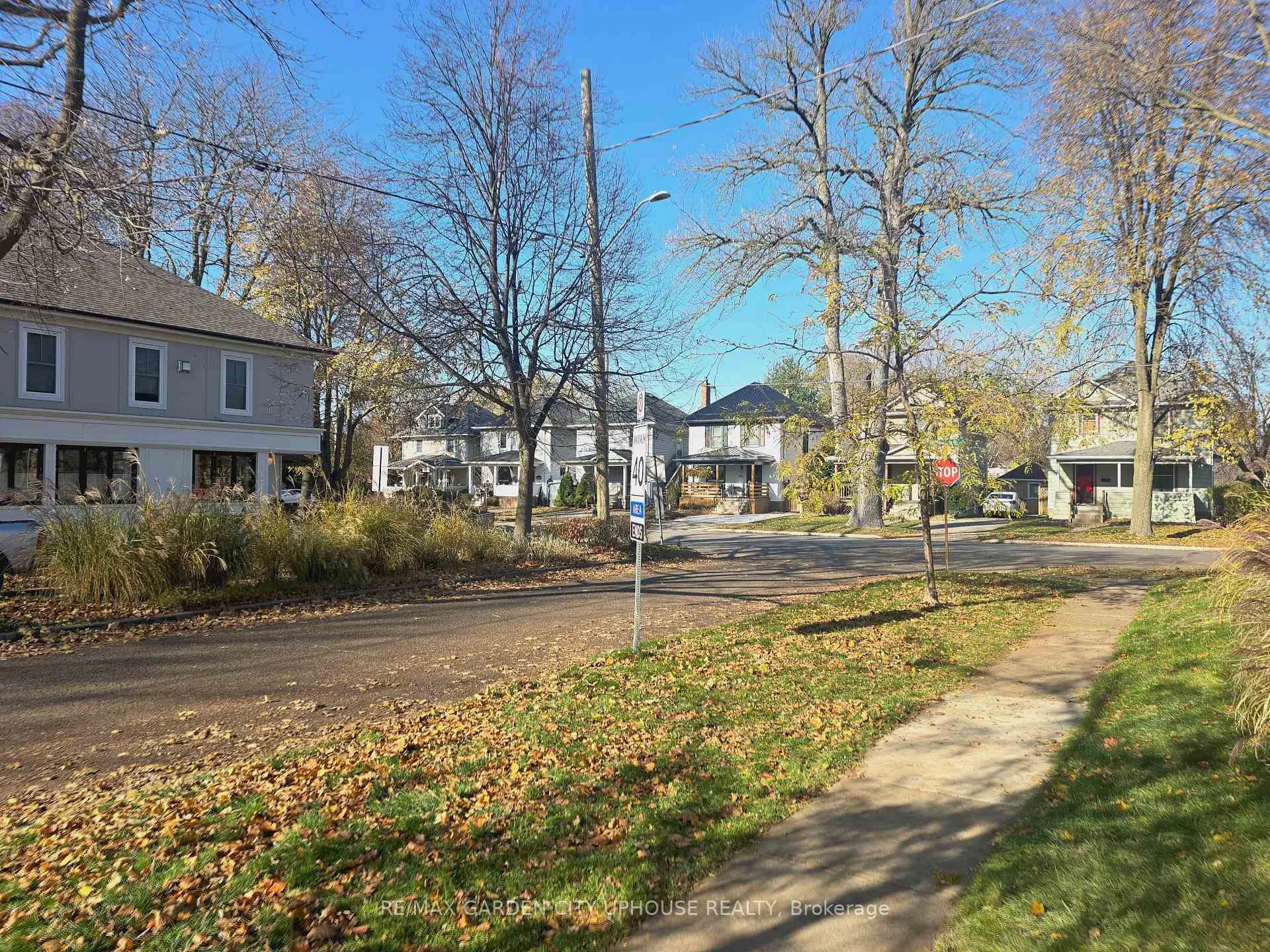 Photo 14 of 168 Russell Avenue, St. Catharines, Downtown — HOMEH