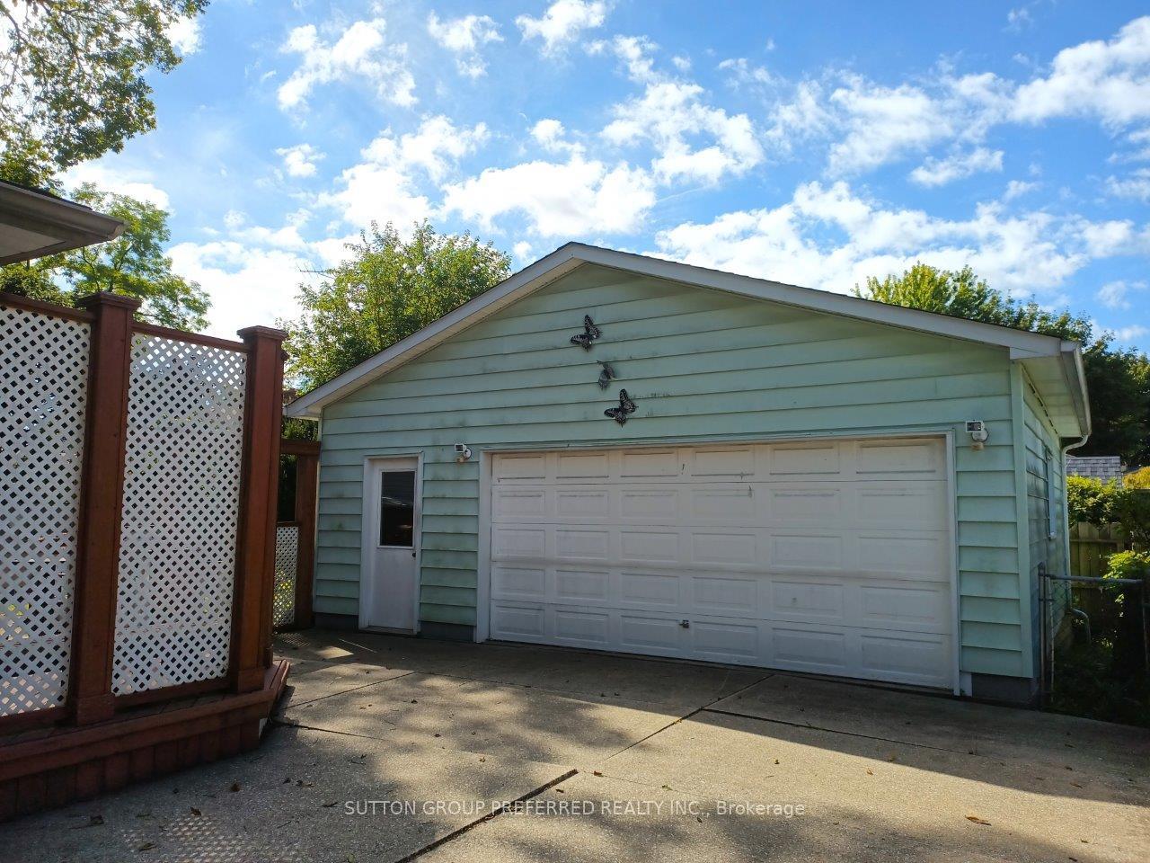 Photo 2 of 566 Albert Boulevard, St. Clair — HOMEH