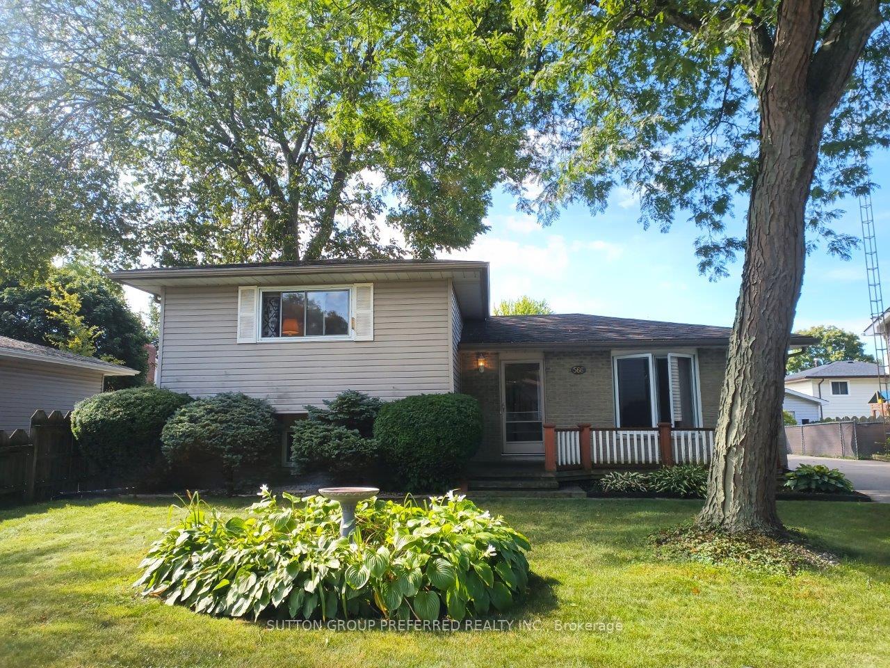 Photo 3 of 566 Albert Boulevard, St. Clair — HOMEH
