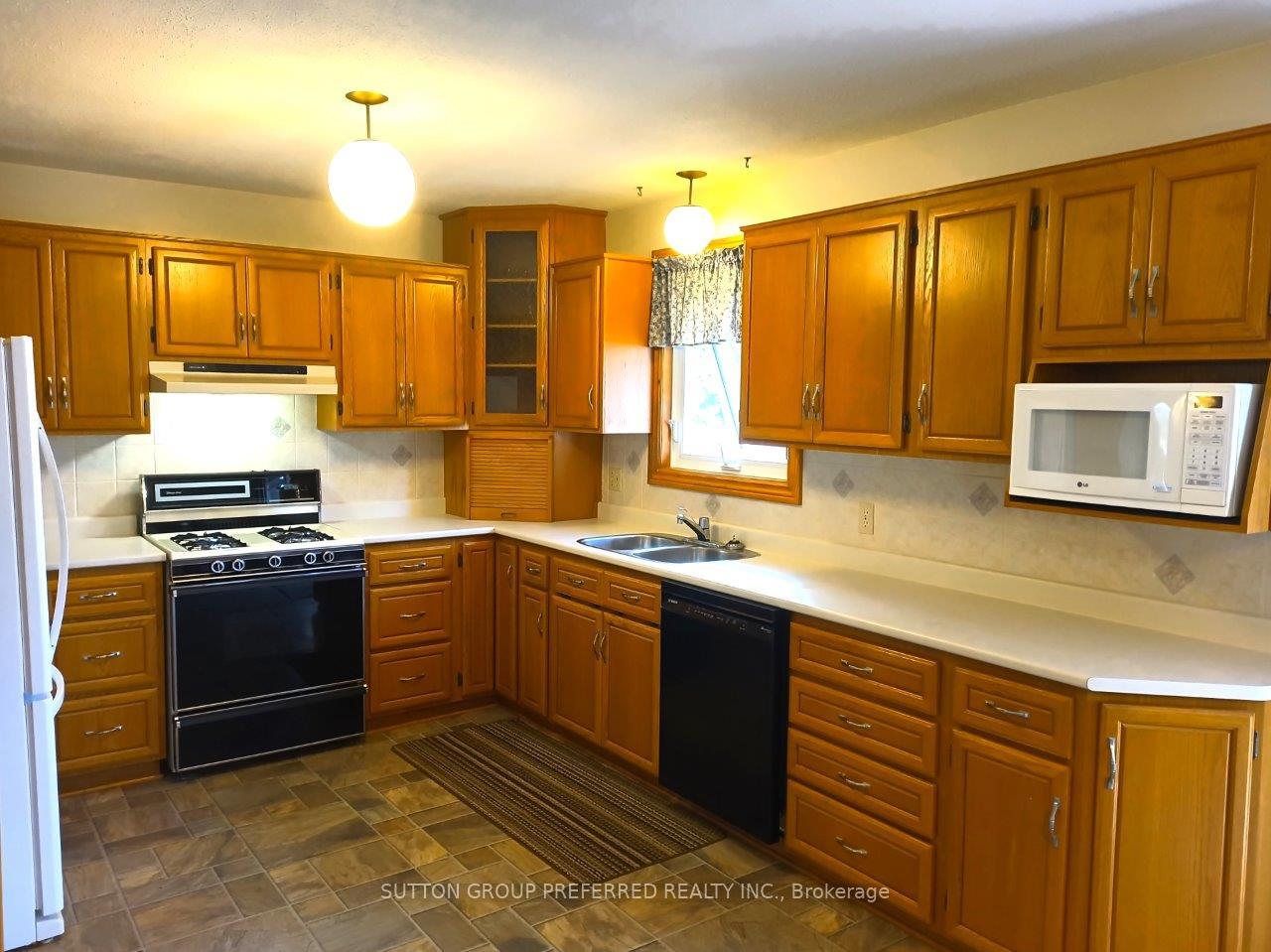 Photo 8 of 566 Albert Boulevard, St. Clair — HOMEH