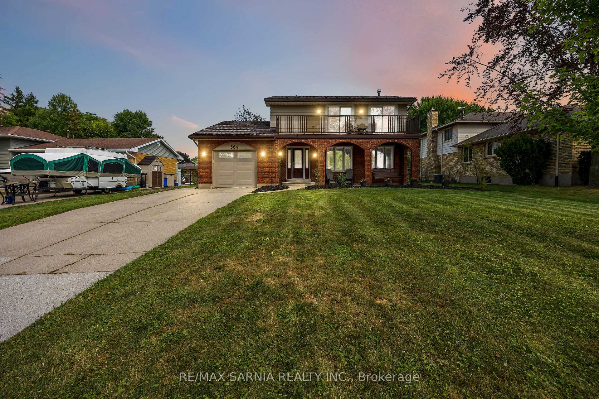 Photo 3 of 564 Riverside Drive, St. Clair — HOMEH