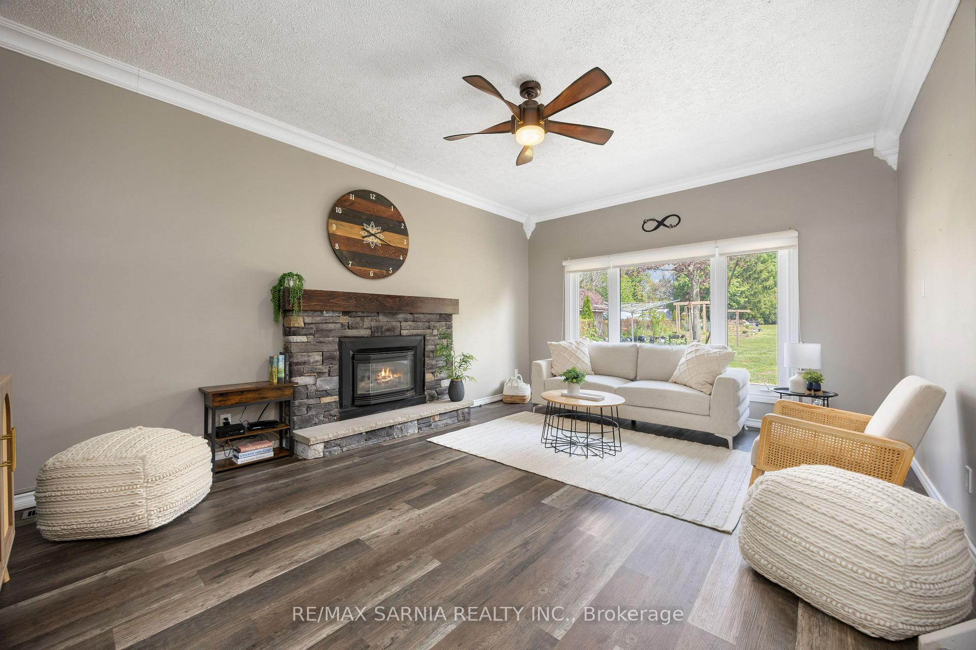 Photo 4 of 564 Riverside Drive, St. Clair — HOMEH