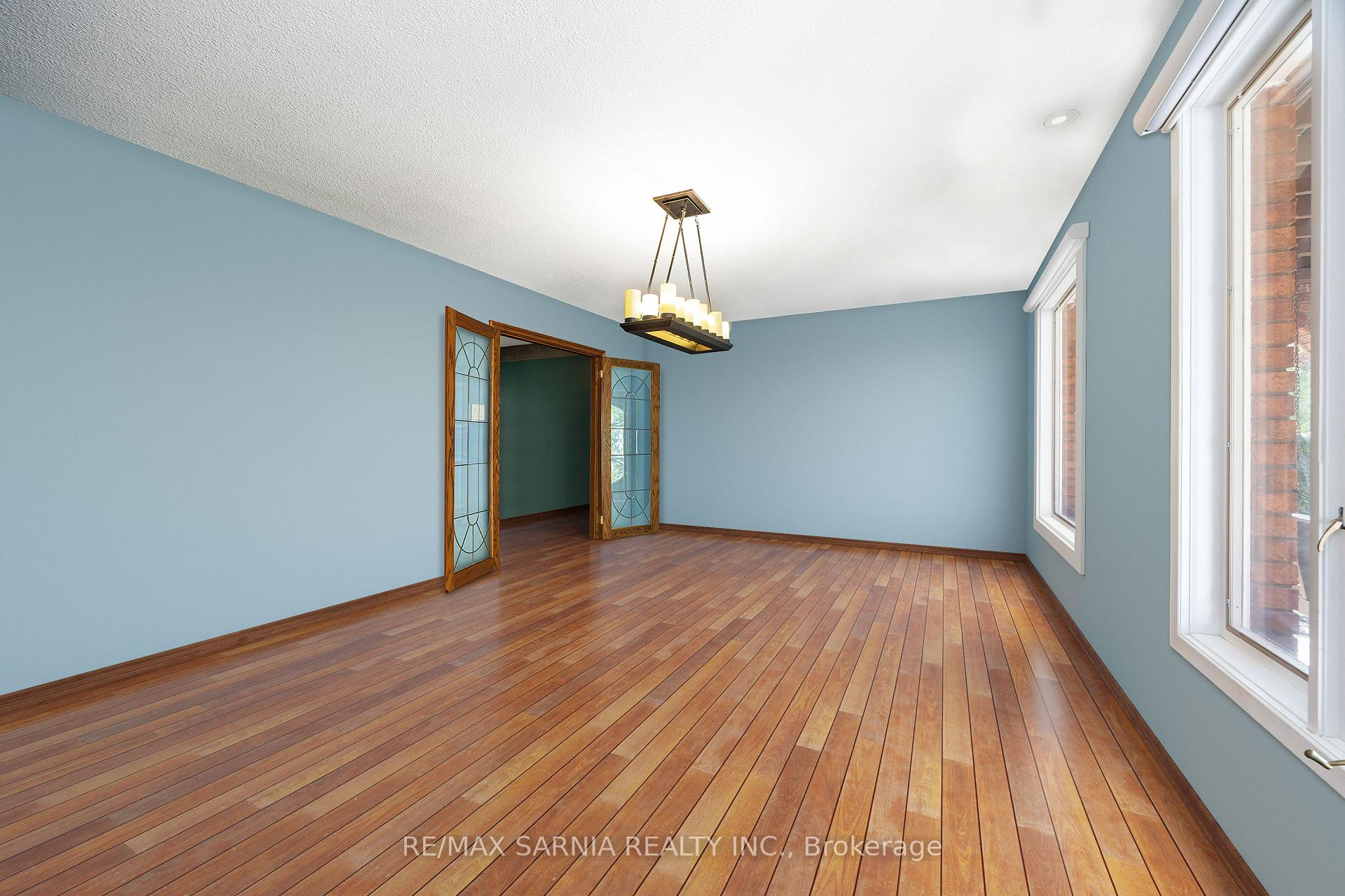 Photo 14 of 564 Riverside Drive, St. Clair — HOMEH