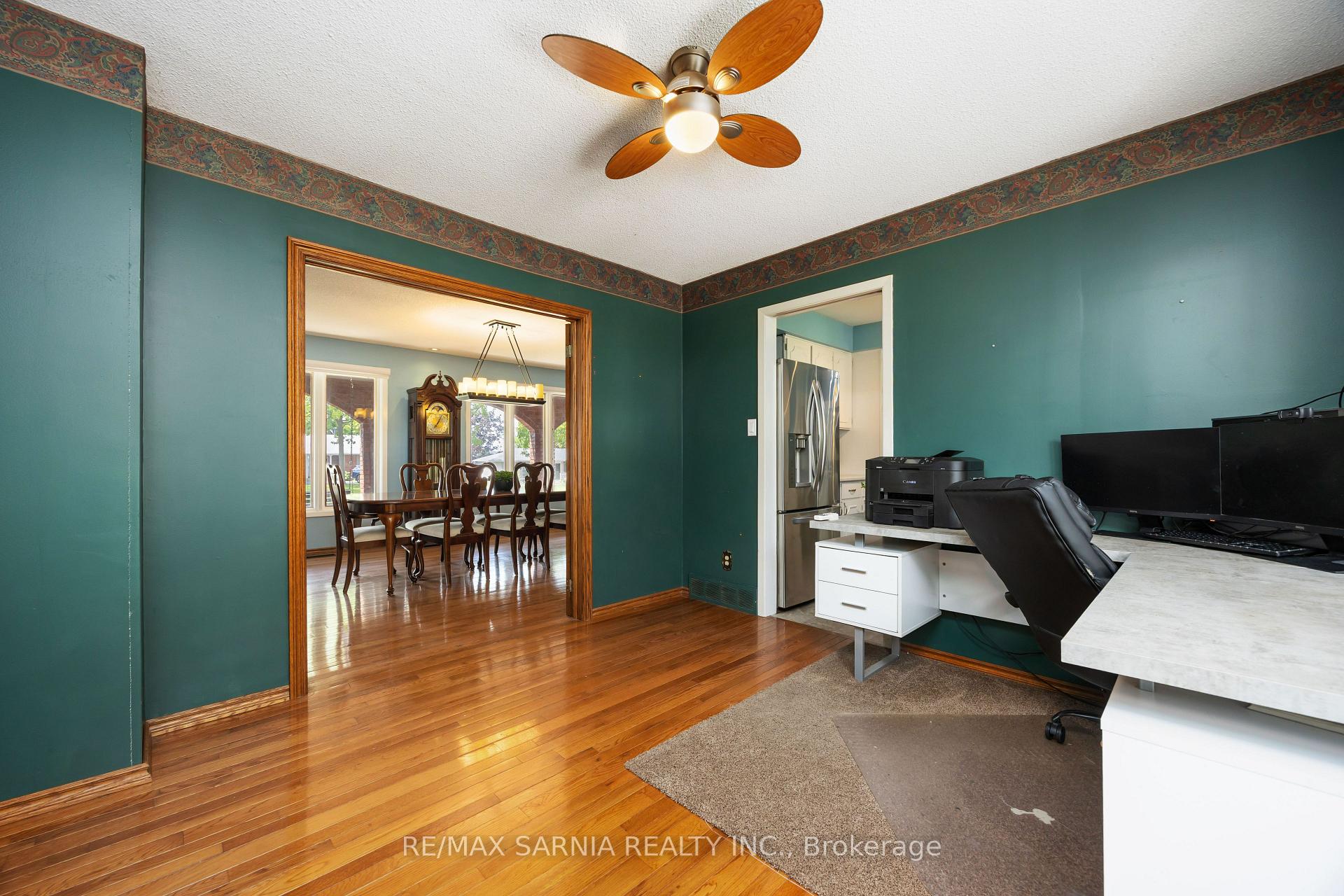Photo 17 of 564 Riverside Drive, St. Clair — HOMEH