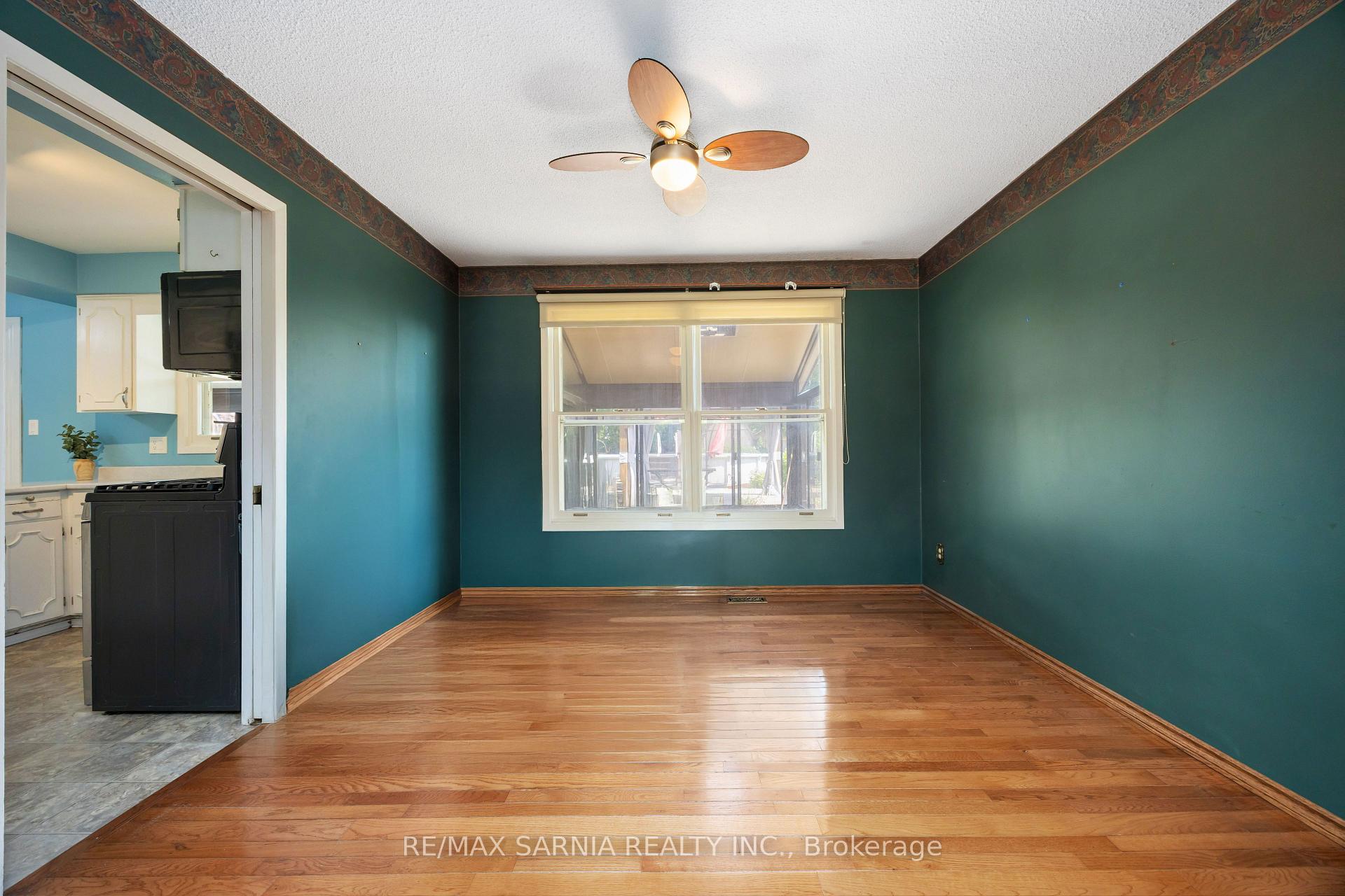 Photo 18 of 564 Riverside Drive, St. Clair — HOMEH
