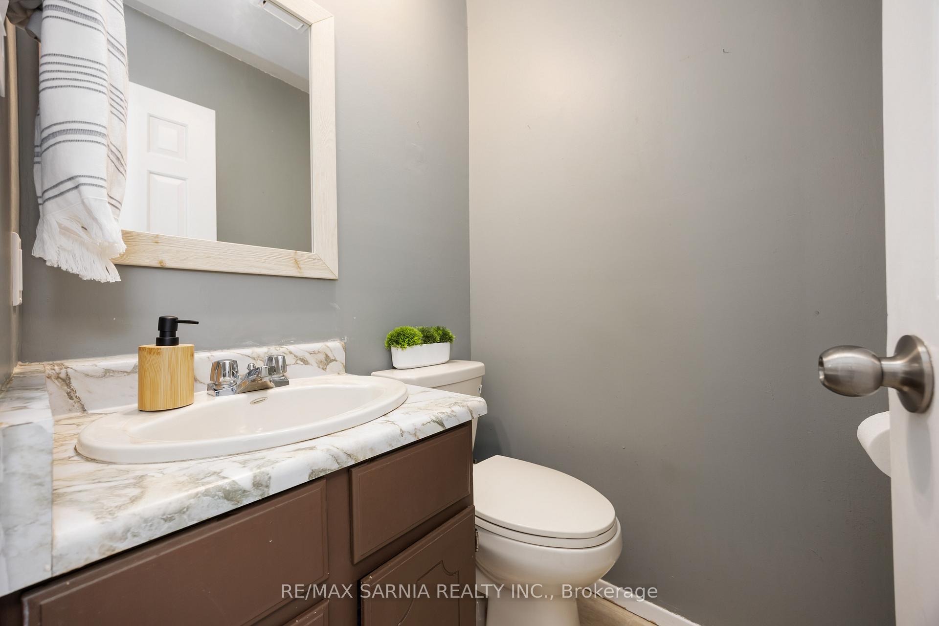 Photo 21 of 564 Riverside Drive, St. Clair — HOMEH