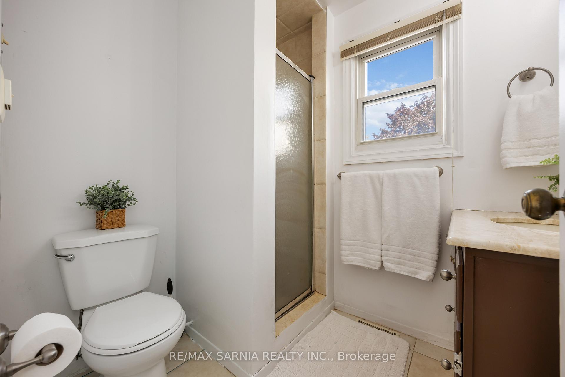 Photo 25 of 564 Riverside Drive, St. Clair — HOMEH