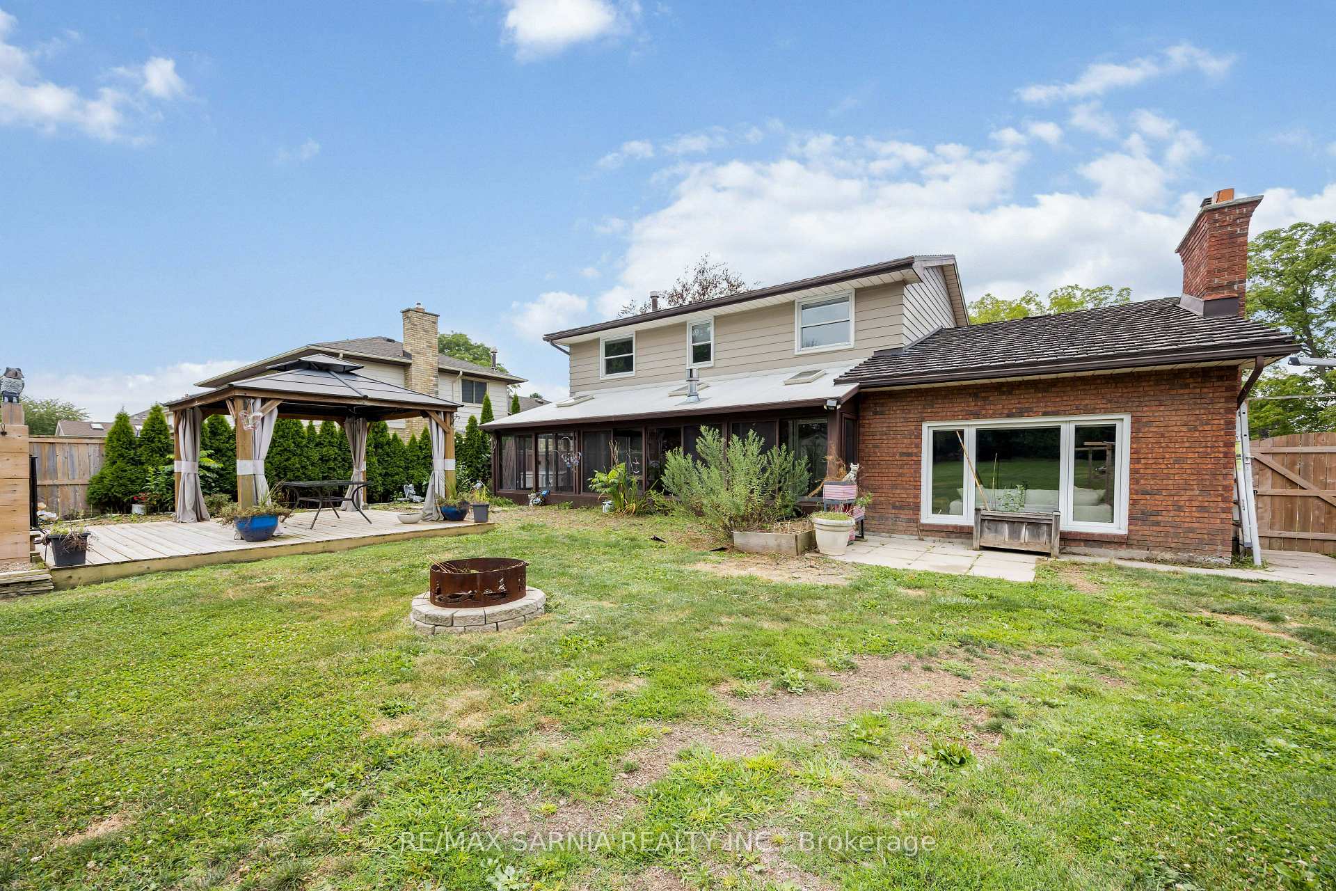 Photo 40 of 564 Riverside Drive, St. Clair — HOMEH