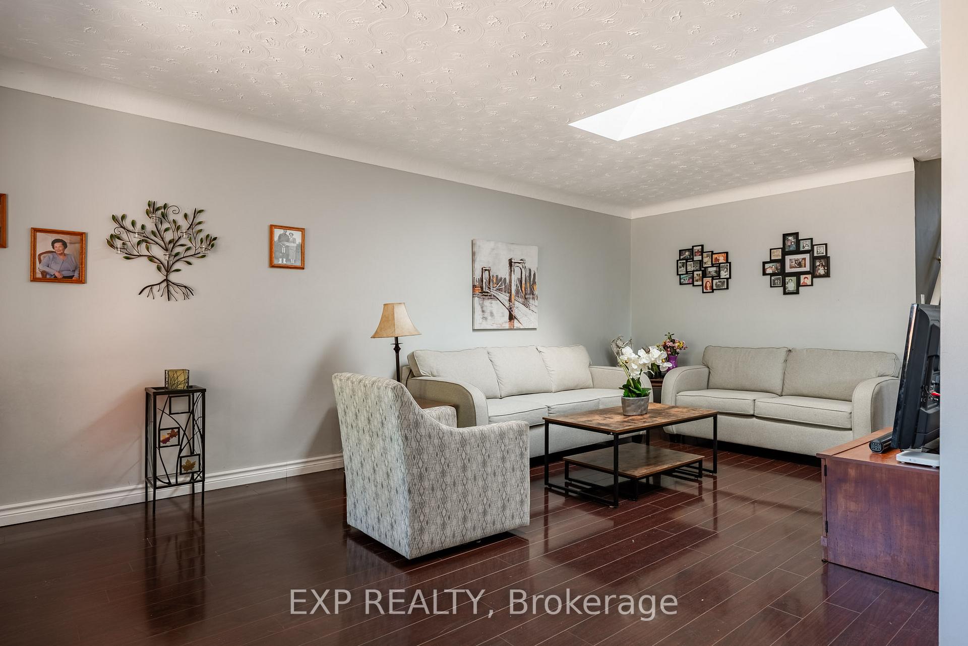 Photo 10 of 494 Scott Street, St. Catharines, Carlton/Bunting — HOMEH