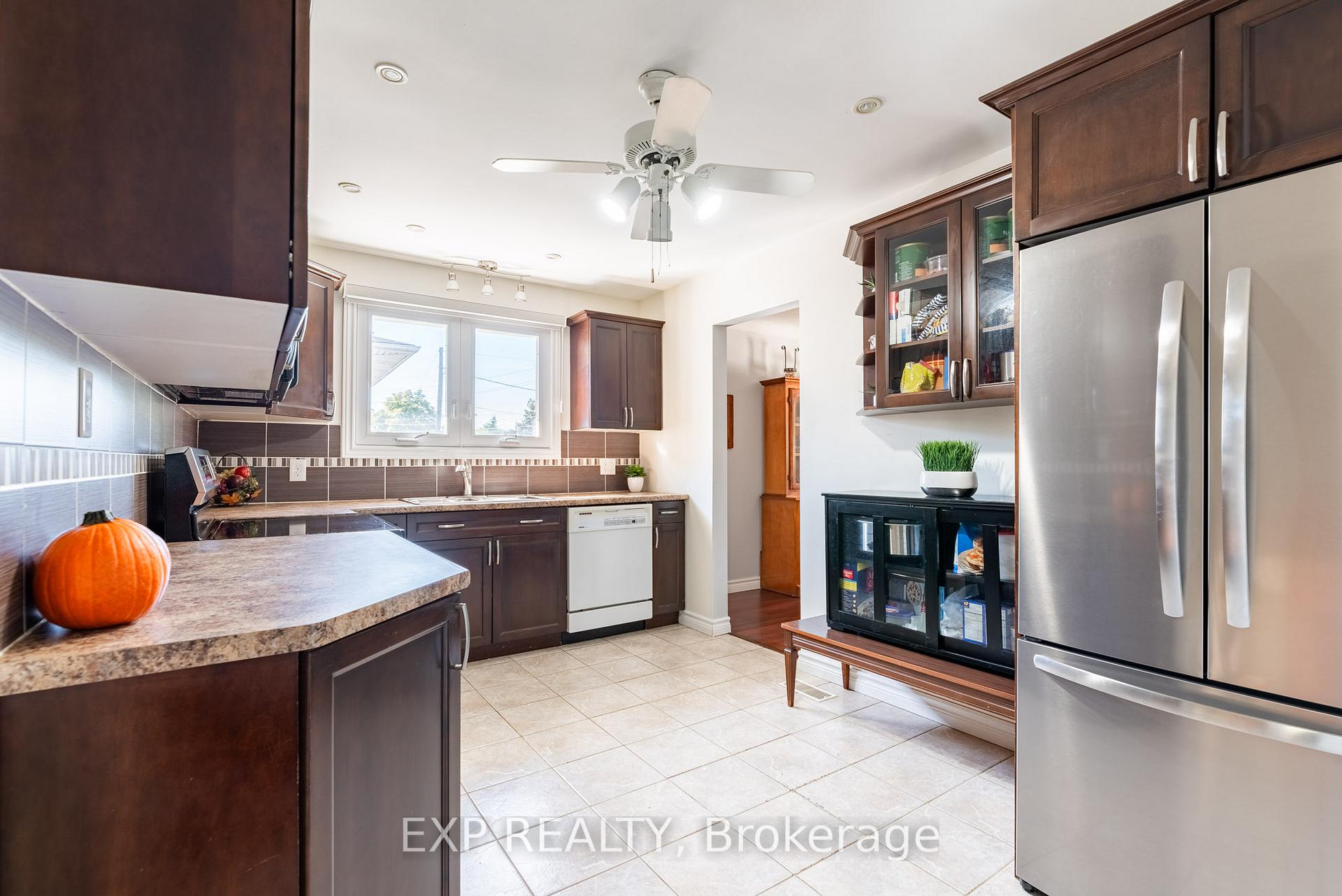 Photo 20 of 494 Scott Street, St. Catharines, Carlton/Bunting — HOMEH