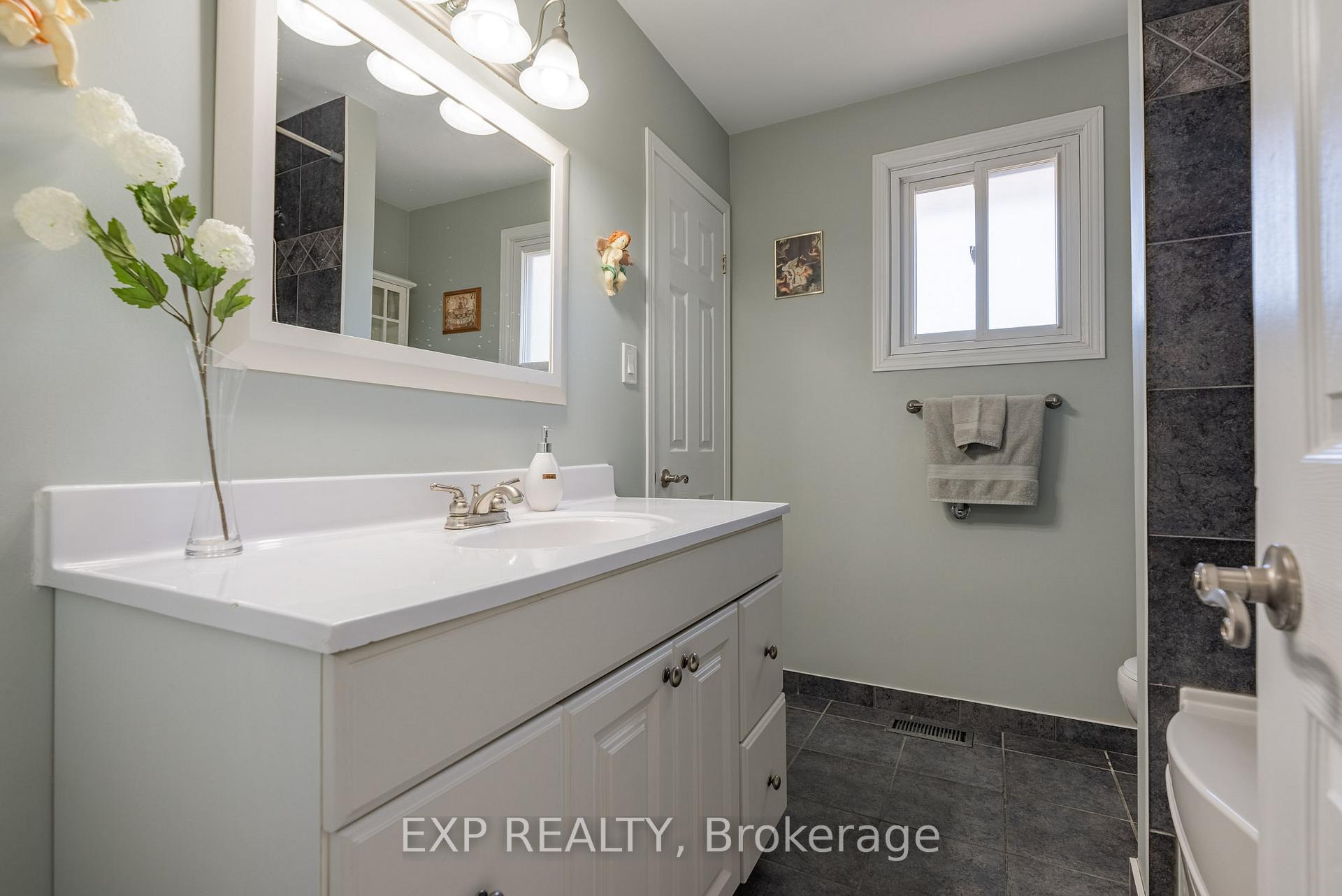Photo 26 of 494 Scott Street, St. Catharines, Carlton/Bunting — HOMEH