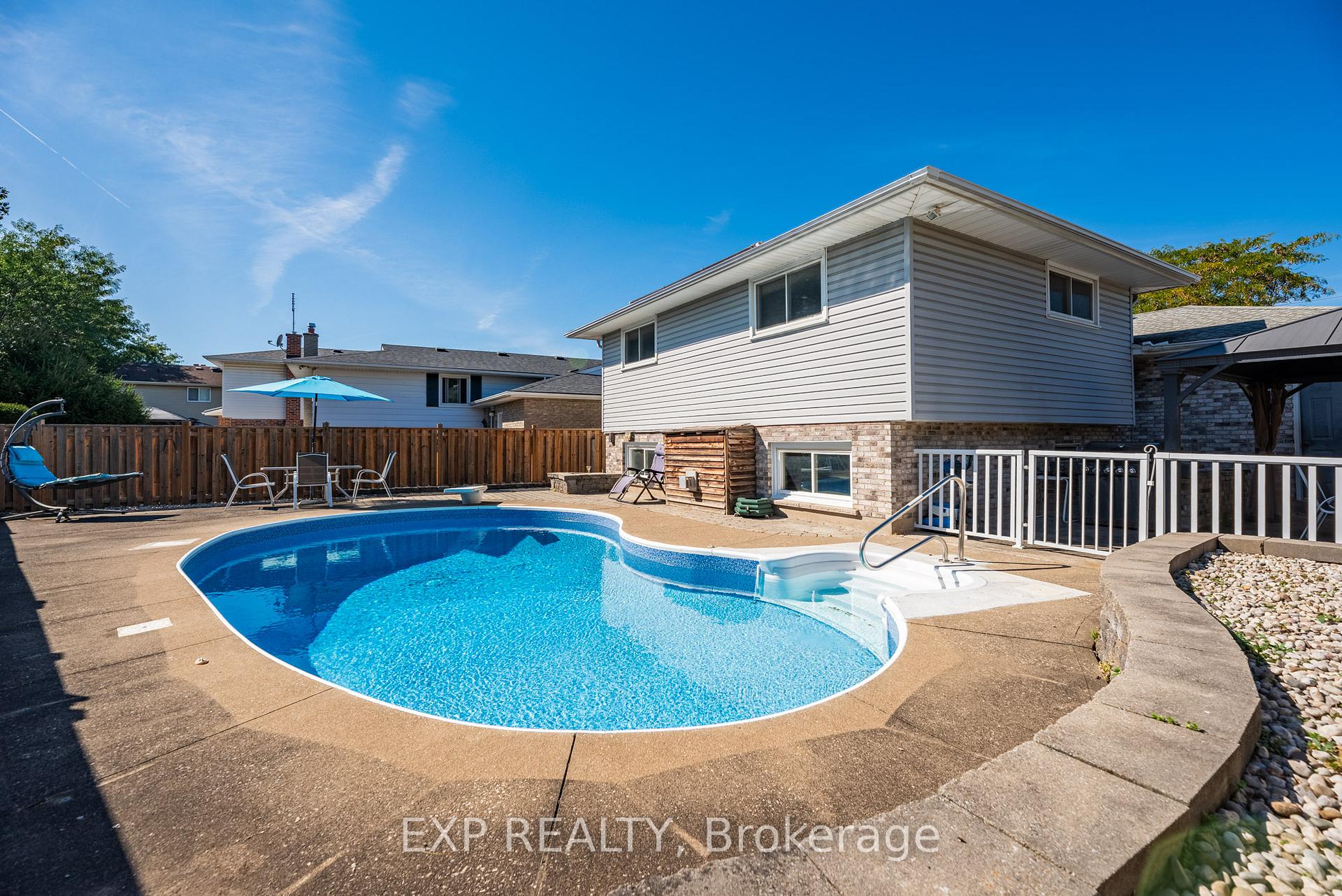 Photo 42 of 494 Scott Street, St. Catharines, Carlton/Bunting — HOMEH