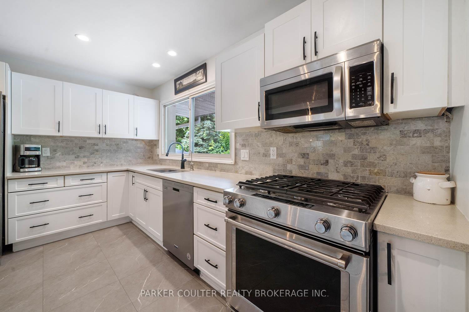 Photo 13 of 2 Noraline Avenue, Springwater, Midhurst — HOMEH