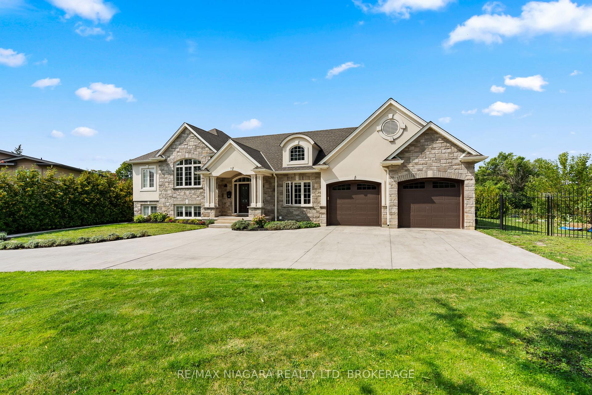 Photo 1 of 7 Parklane Crescent, St. Catharines, Glendale/Glenridge — HOMEH