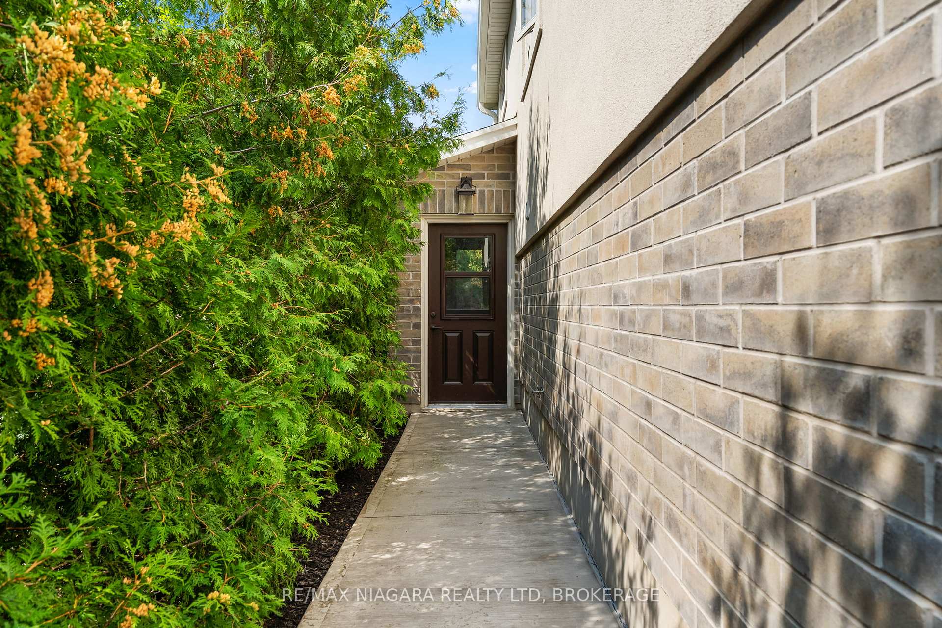 Photo 5 of 7 Parklane Crescent, St. Catharines, Glendale/Glenridge — HOMEH