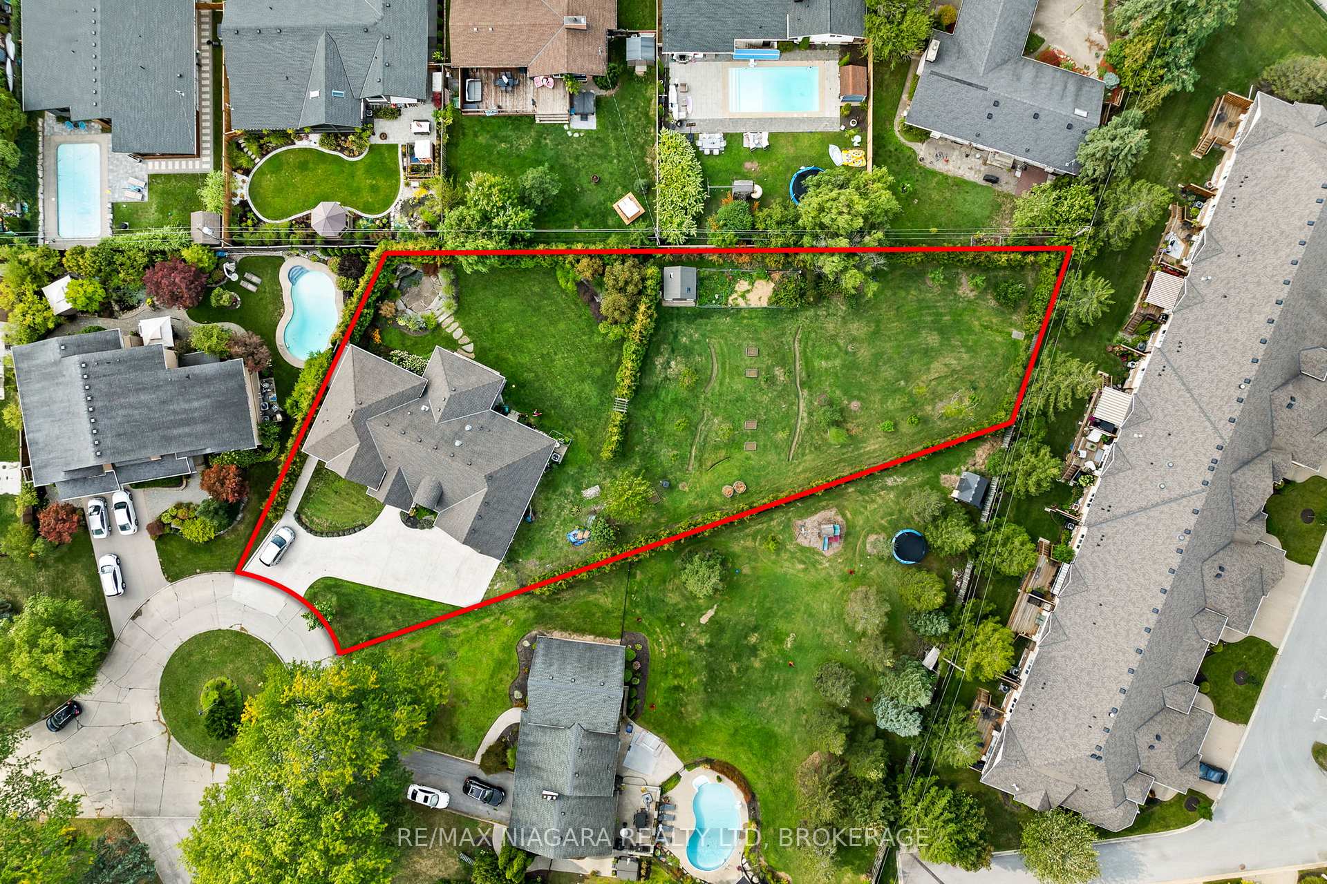 Photo 6 of 7 Parklane Crescent, St. Catharines, Glendale/Glenridge — HOMEH