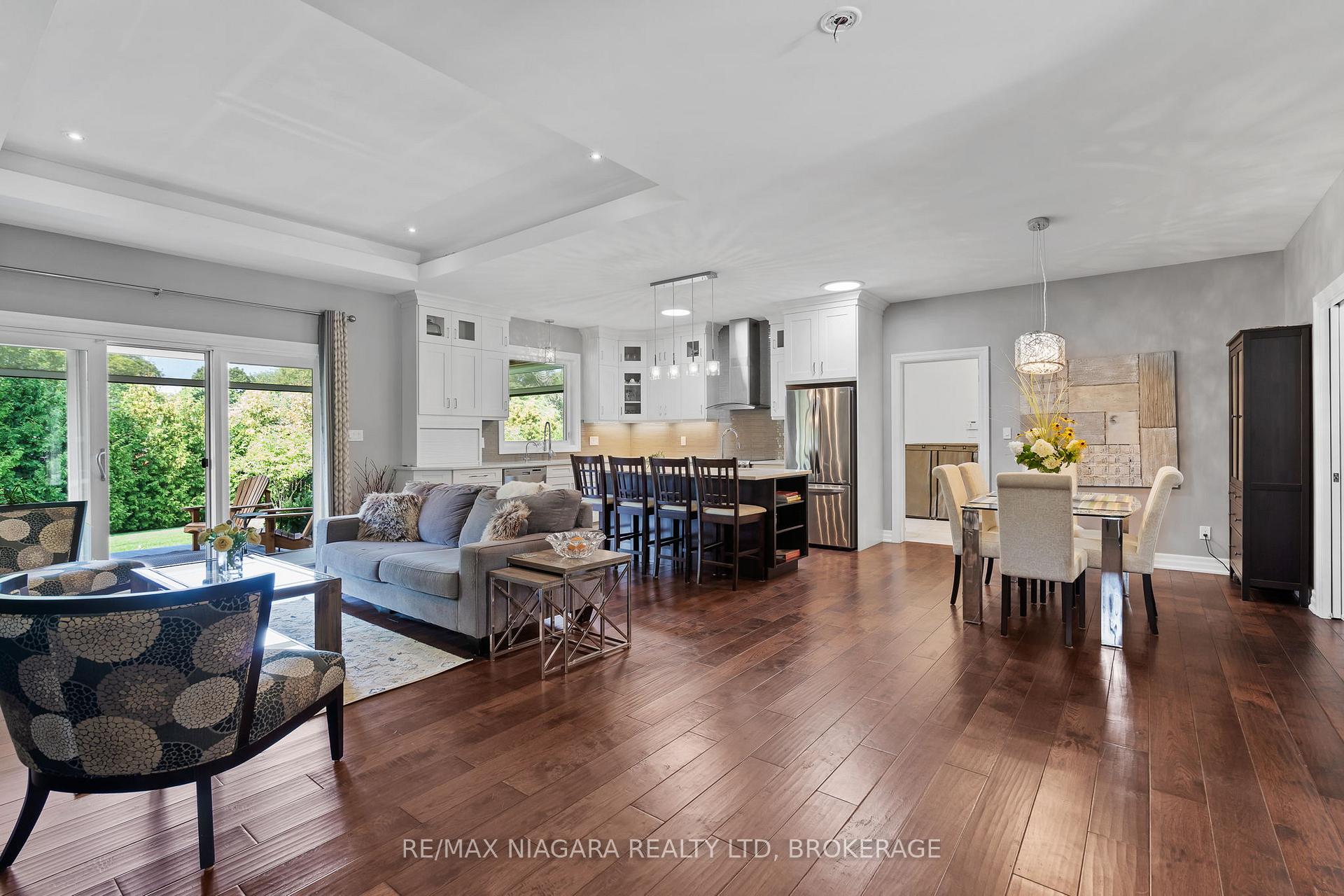 Photo 9 of 7 Parklane Crescent, St. Catharines, Glendale/Glenridge — HOMEH