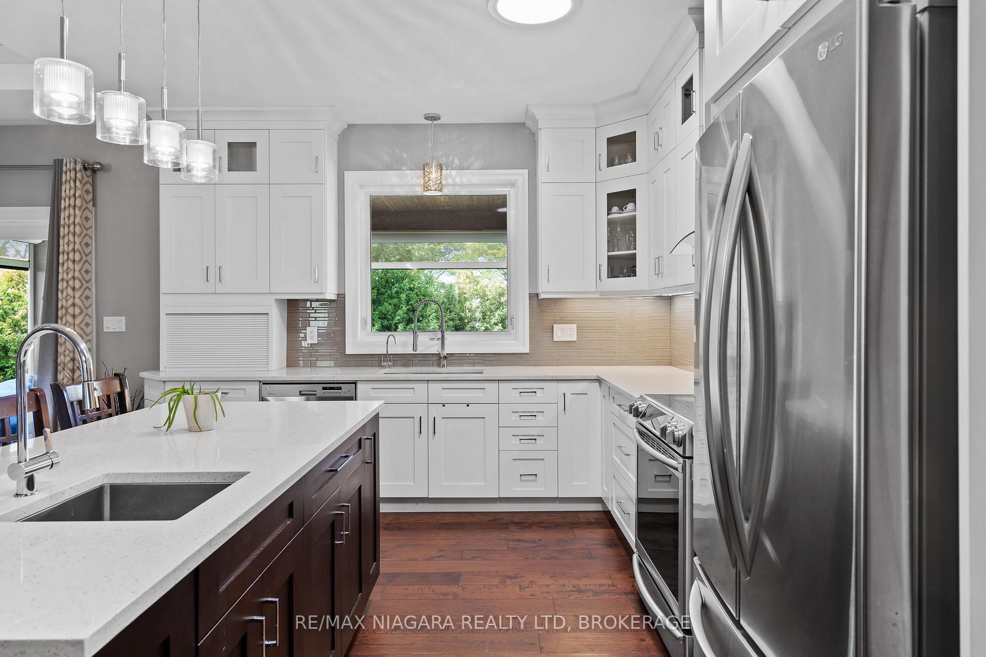 Photo 14 of 7 Parklane Crescent, St. Catharines, Glendale/Glenridge — HOMEH