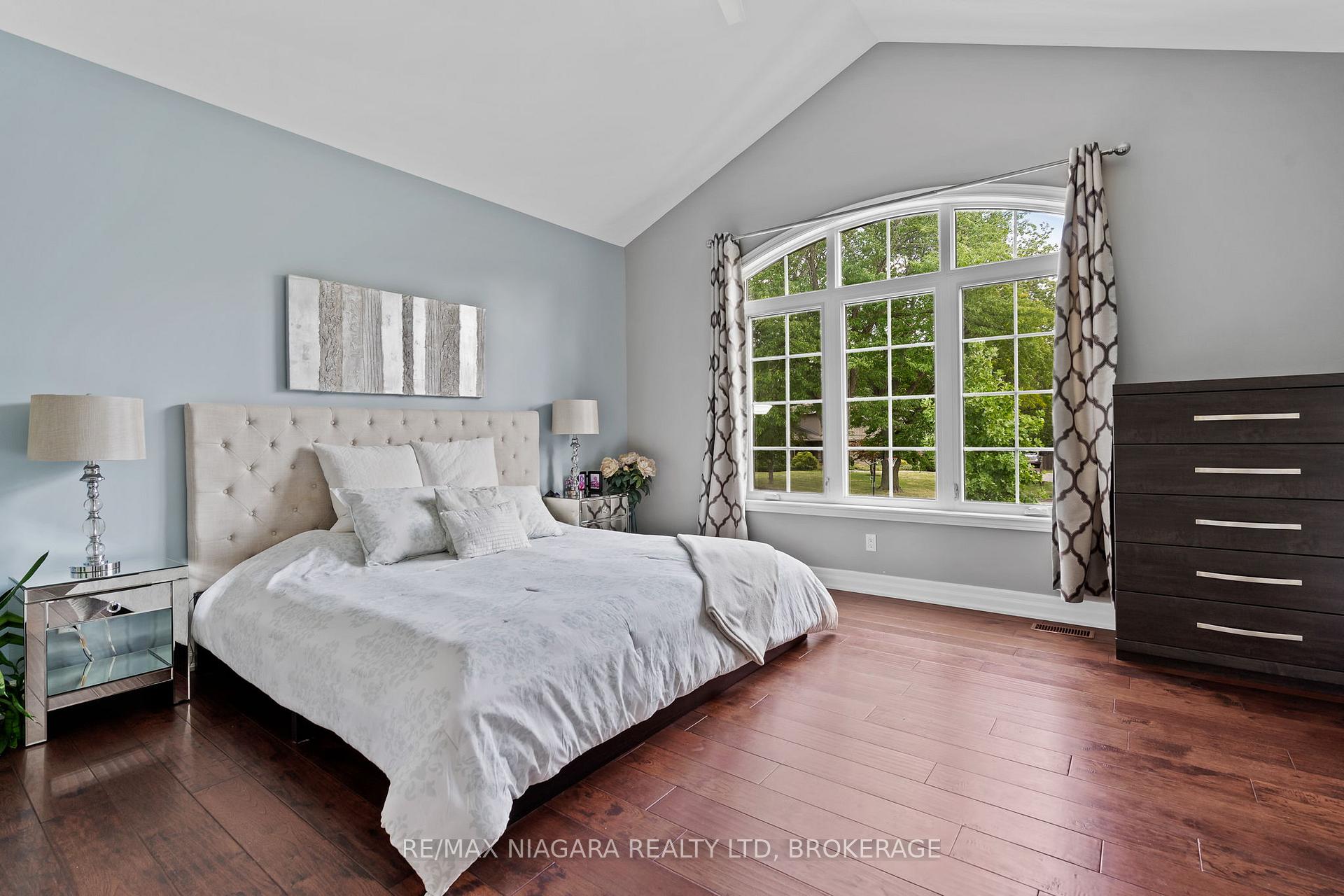 Photo 23 of 7 Parklane Crescent, St. Catharines, Glendale/Glenridge — HOMEH