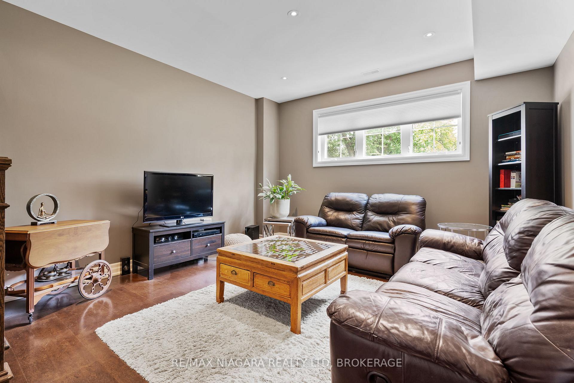 Photo 27 of 7 Parklane Crescent, St. Catharines, Glendale/Glenridge — HOMEH