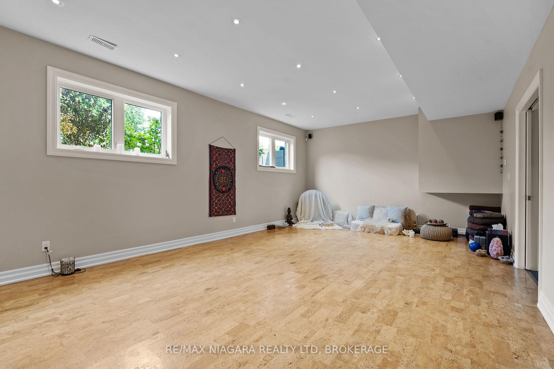 Photo 32 of 7 Parklane Crescent, St. Catharines, Glendale/Glenridge — HOMEH