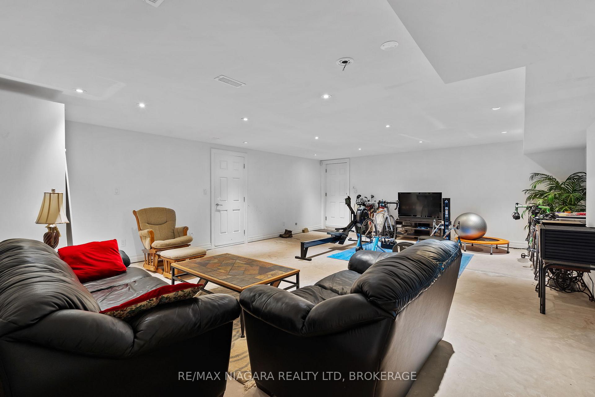 Photo 34 of 7 Parklane Crescent, St. Catharines, Glendale/Glenridge — HOMEH